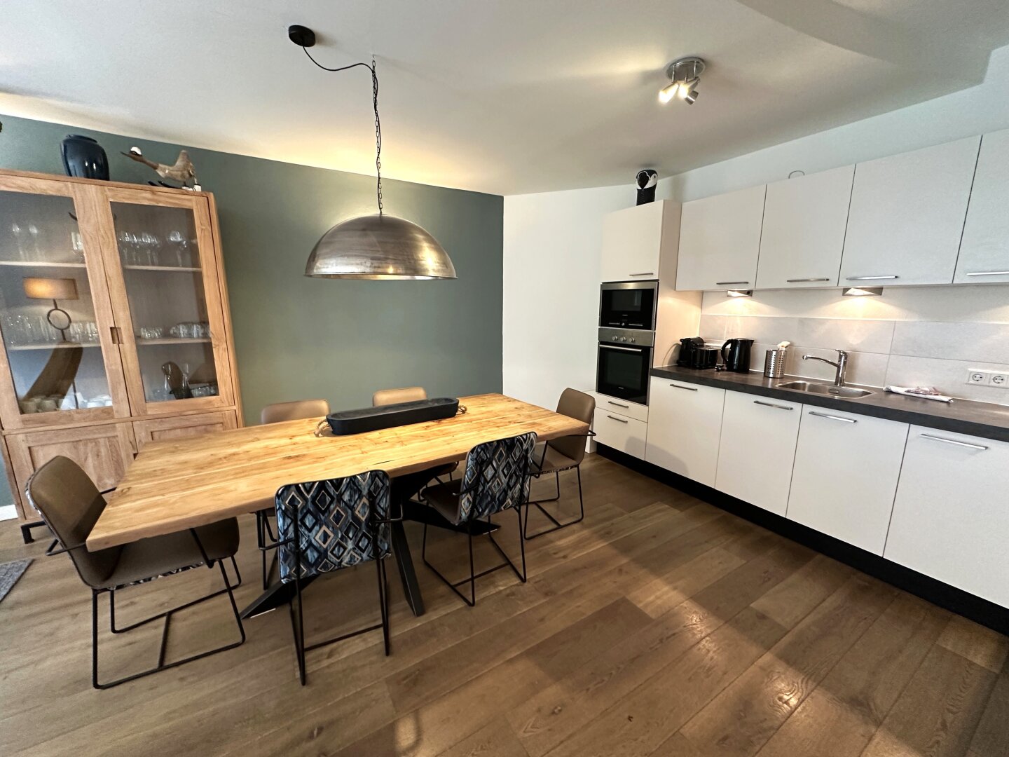 5710 Kaprun; Exklusive Ferienwohnung zur Kapitalanlage und Eigennutzung ! 3 Zimmerwohnung 102m² vollmöbliert, 2 Tiefgaragenplätze