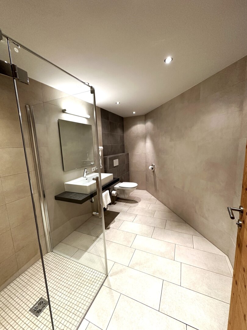 5710 Kaprun; Exklusive Ferienwohnung zur Kapitalanlage und Eigennutzung ! 3 Zimmerwohnung 102m² vollmöbliert, 2 Tiefgaragenplätze