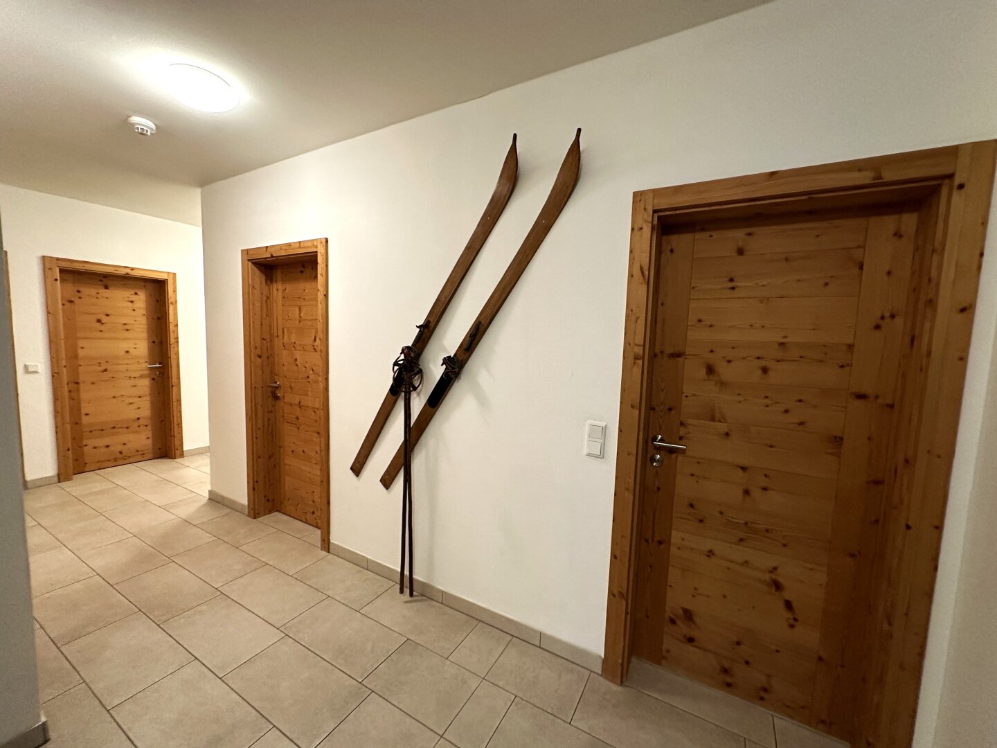 5710 Kaprun; Exklusive Ferienwohnung zur Kapitalanlage und Eigennutzung ! 3 Zimmerwohnung 102m² vollmöbliert, 2 Tiefgaragenplätze