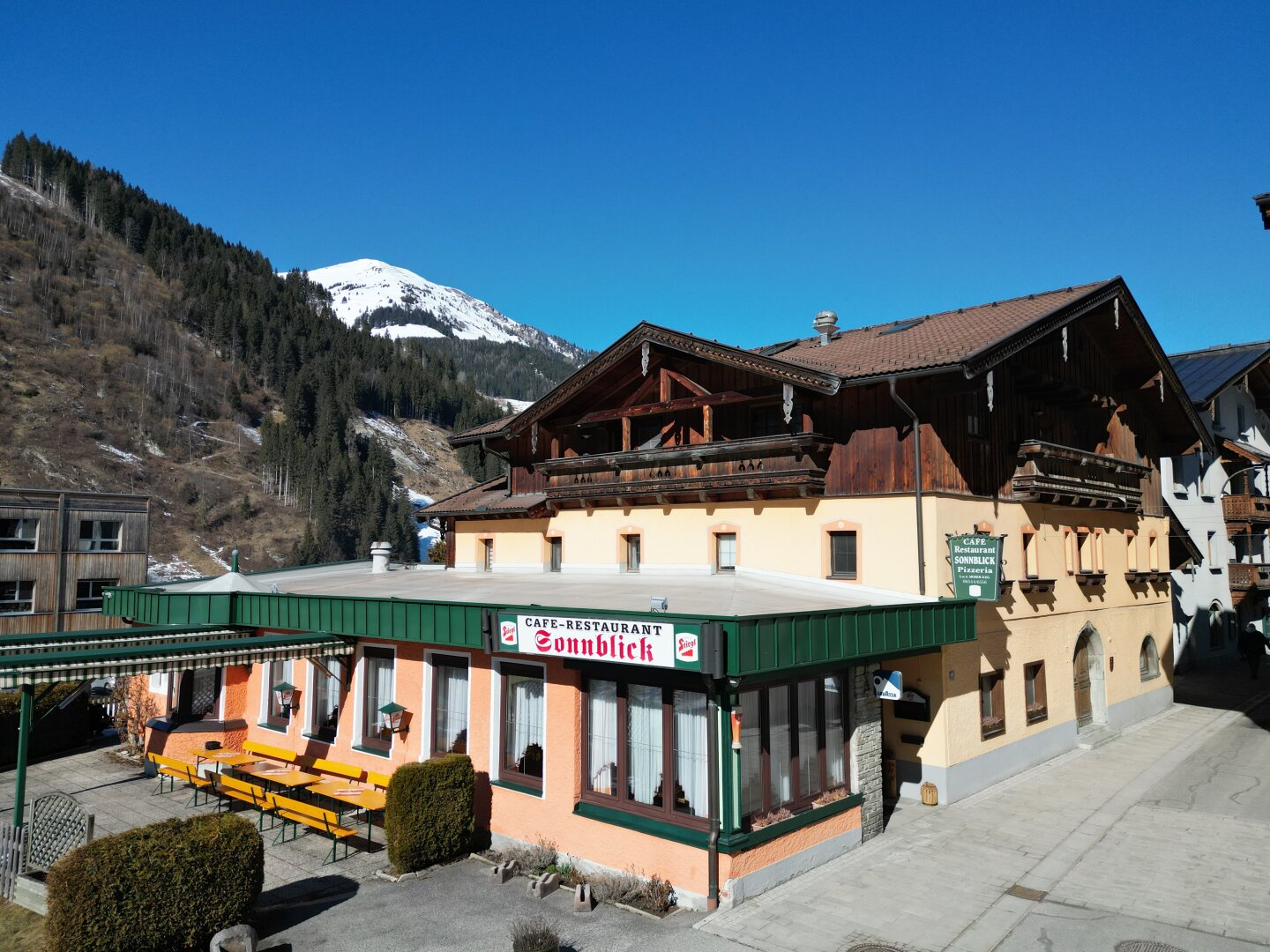 Mehrfamilienhaus mit ausgezeichnetem Restaurant in absoluter Bestlage von Rauris