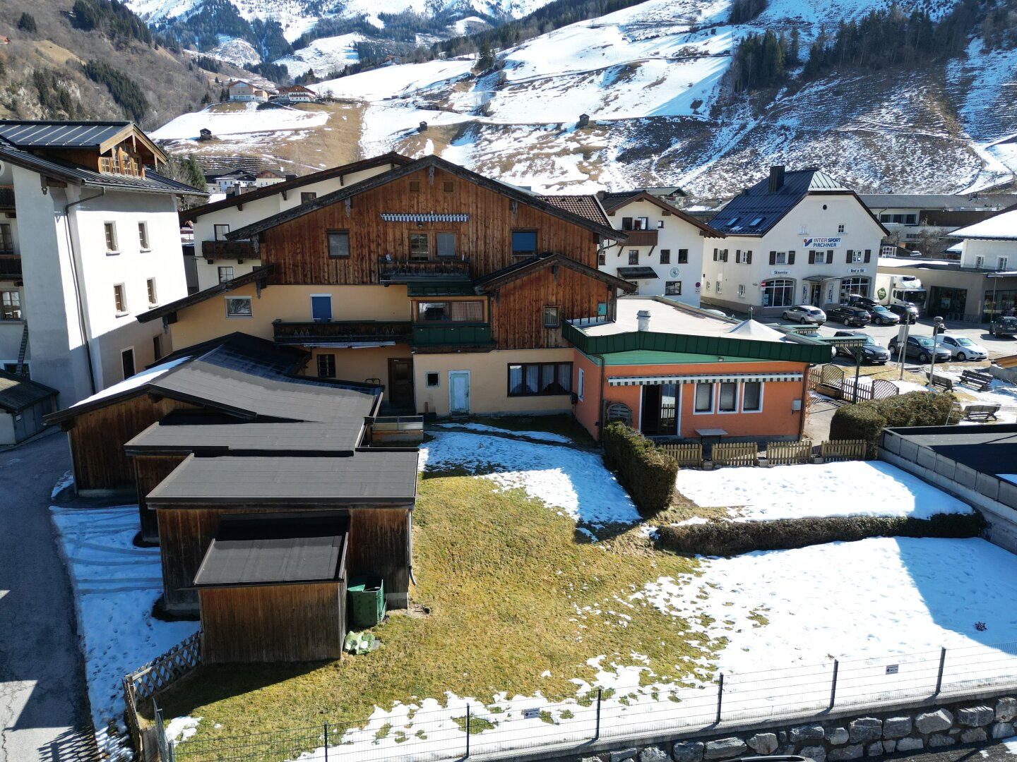 Mehrfamilienhaus mit ausgezeichnetem Restaurant in absoluter Bestlage von Rauris