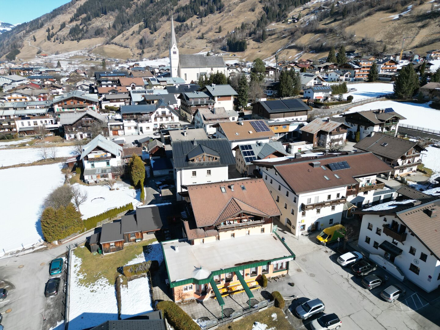 Mehrfamilienhaus mit ausgezeichnetem Restaurant in absoluter Bestlage von Rauris