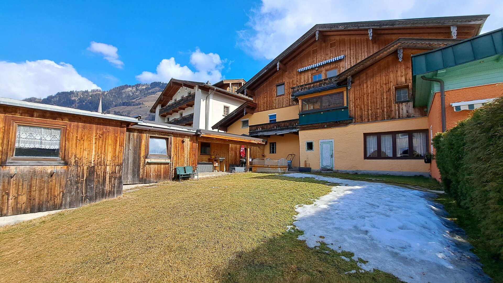 Mehrfamilienhaus mit ausgezeichnetem Restaurant in absoluter Bestlage von Rauris