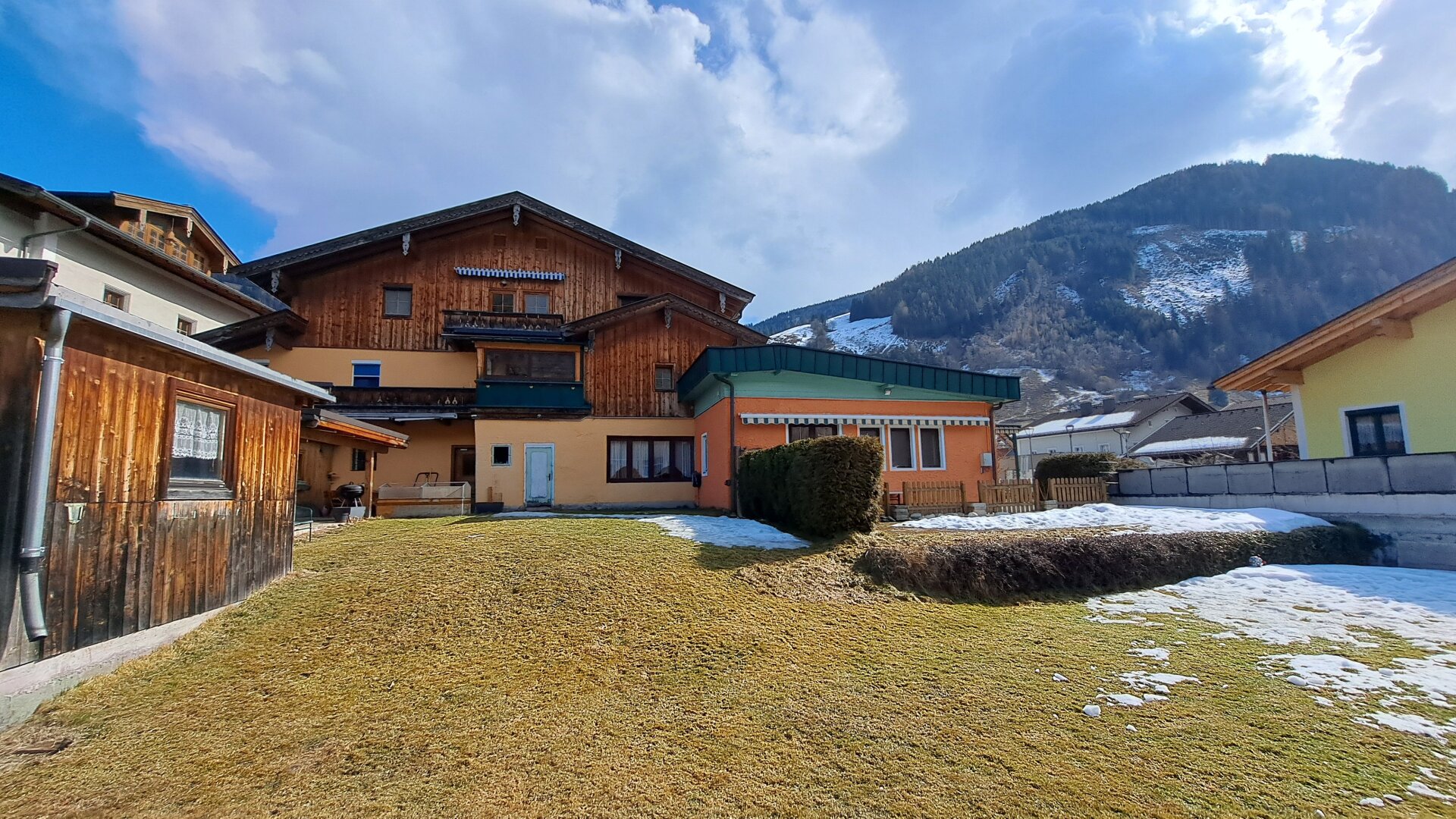 Mehrfamilienhaus mit ausgezeichnetem Restaurant in absoluter Bestlage von Rauris