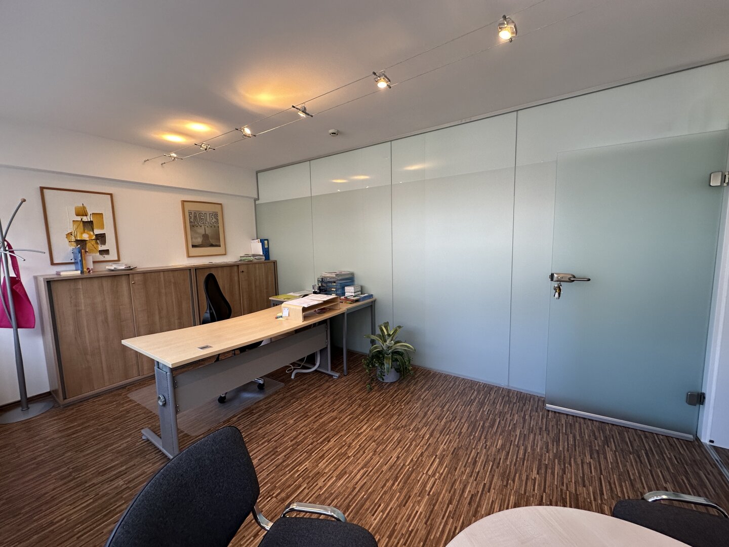 Helle Bürofläche im Zentrum von Zell am See zu vermieten | Teeküche | Tiefgarage