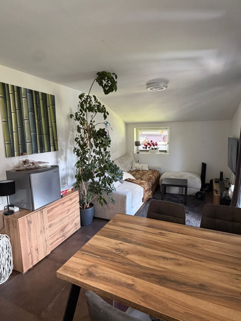 Perfekte Starter- oder Anlegerimmobilie: 2-Zimmer Dachgeschosswohnung zentral in Bruck