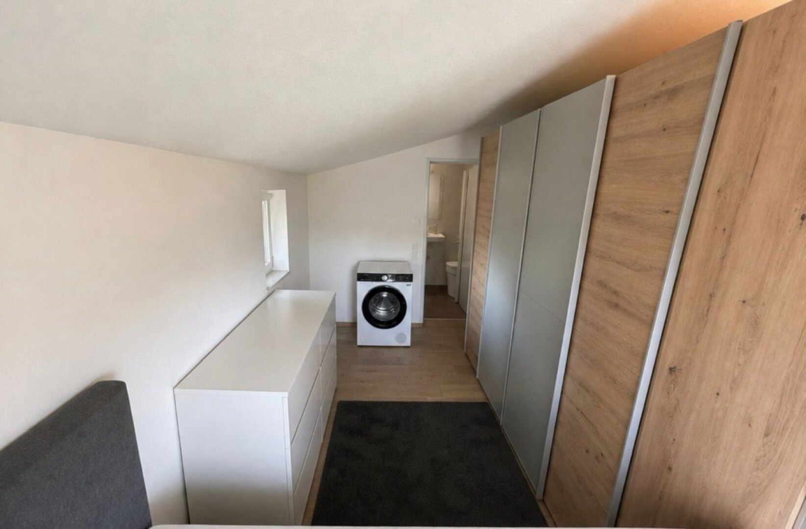 Perfekte Starter- oder Anlegerimmobilie: 2-Zimmer Dachgeschosswohnung zentral in Bruck