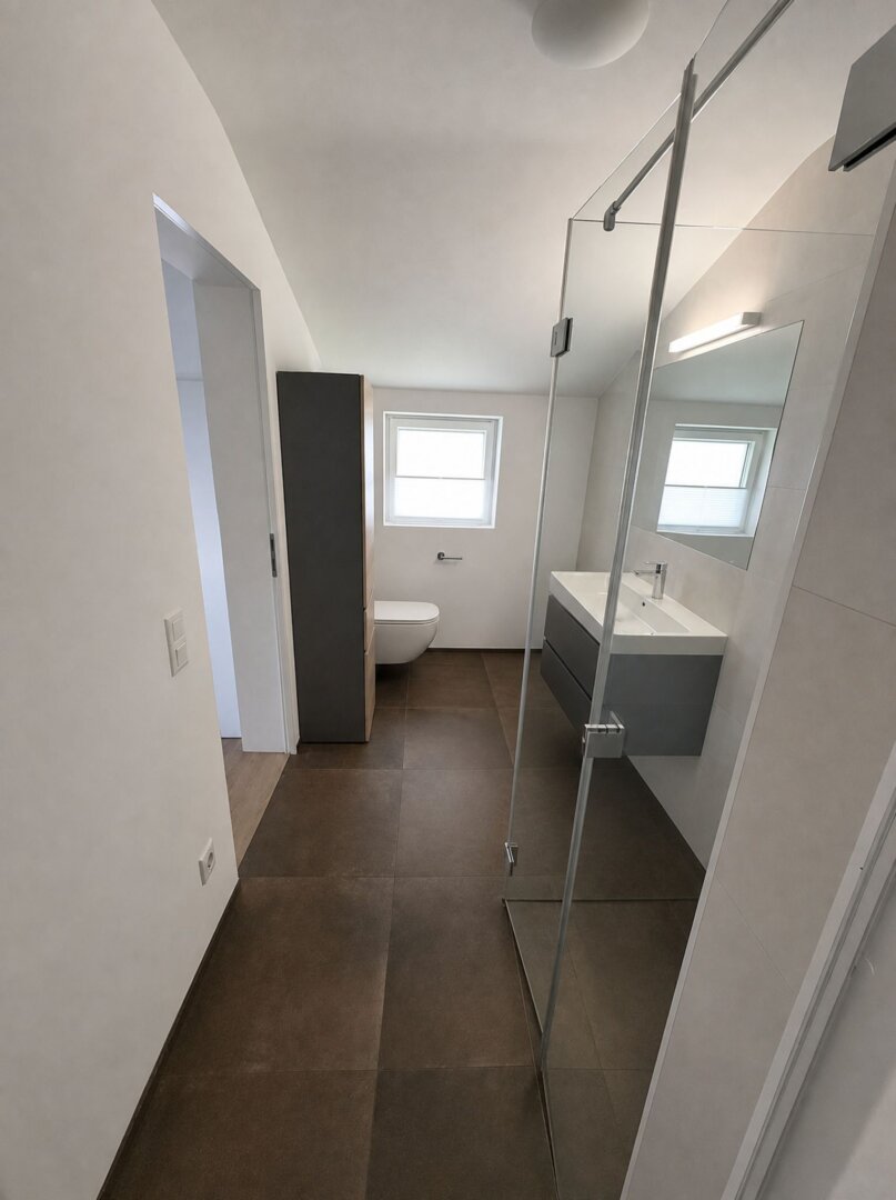 Perfekte Starter- oder Anlegerimmobilie: 2-Zimmer Dachgeschosswohnung zentral in Bruck