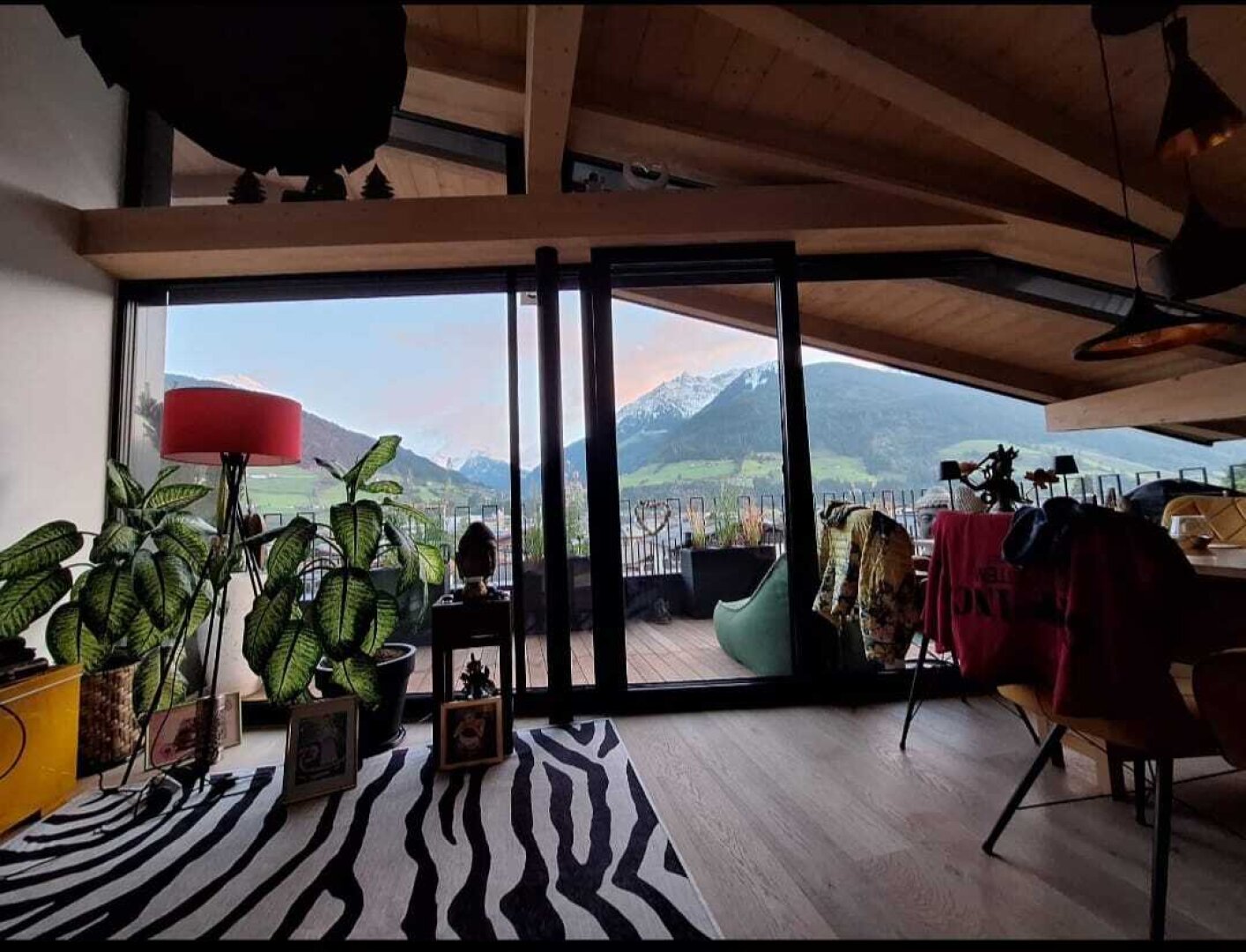 Moderne Dachgeschosswohnung in ruhiger, zentraler Lage von Mittersill zu vermieten, großer Balkon, Tiefgarage