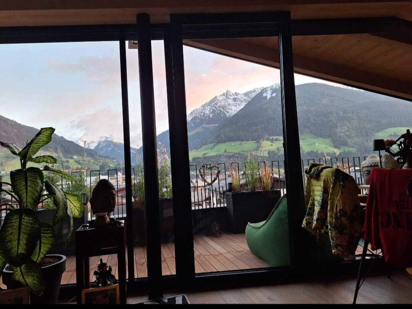 Moderne Dachgeschosswohnung in ruhiger, zentraler Lage von Mittersill zu vermieten, großer Balkon, Tiefgarage