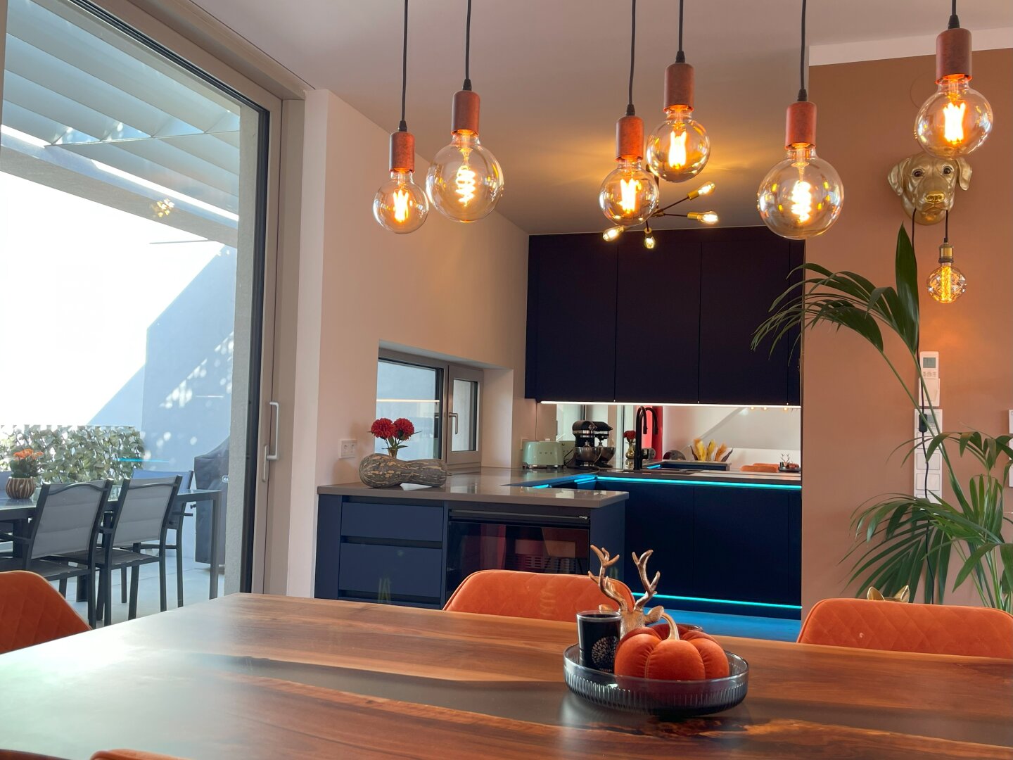 Urbaner Wohntraum über den Dächern Wiens – Stilvolle Dachgeschoß-Maisonette mit zwei Terrassen