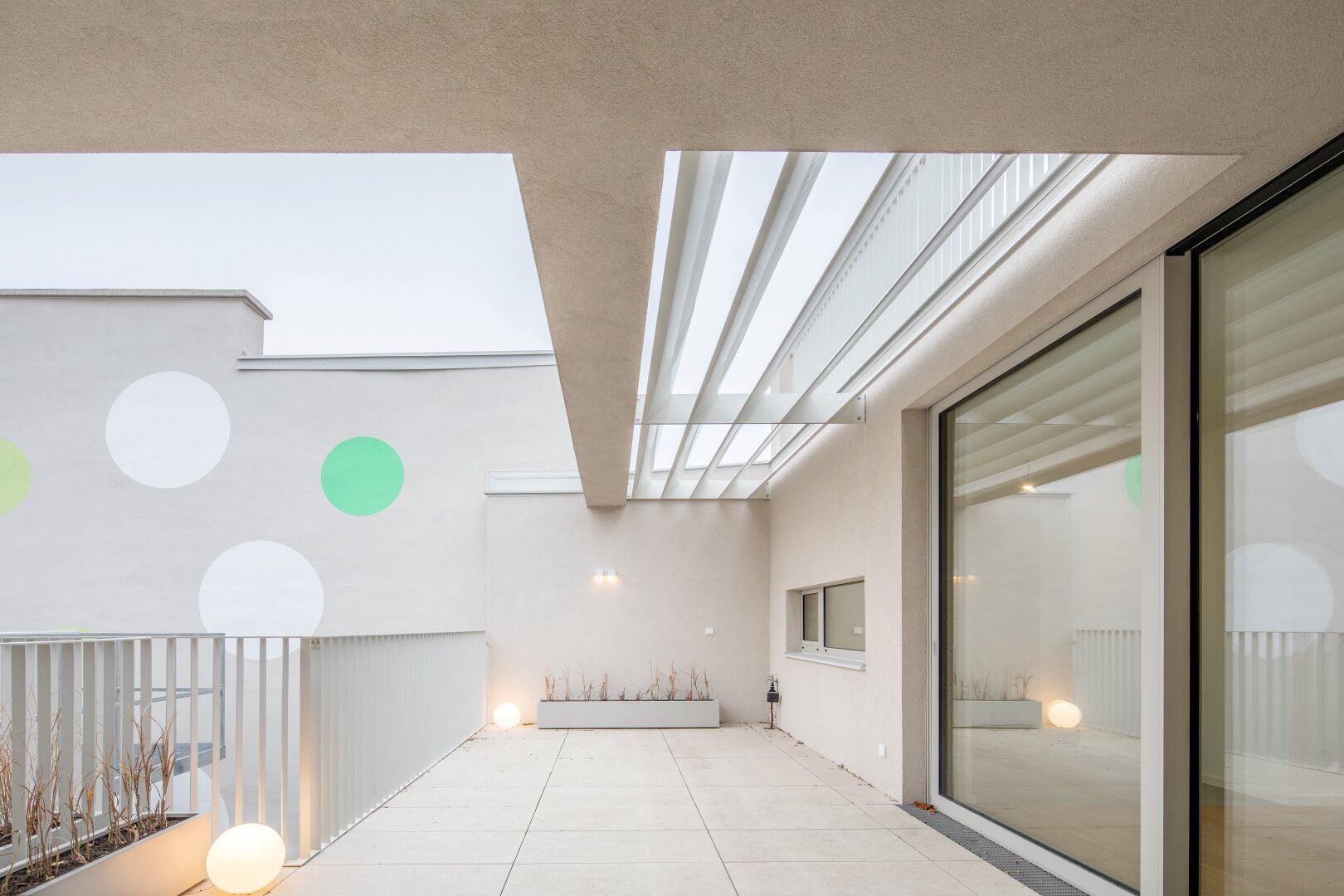 Urbaner Wohntraum über den Dächern Wiens – Stilvolle Dachgeschoß-Maisonette mit zwei Terrassen