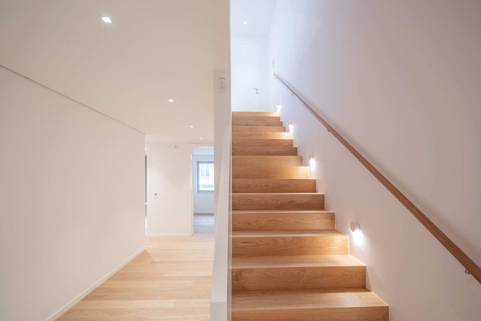 Urbaner Wohntraum über den Dächern Wiens – Stilvolle Dachgeschoß-Maisonette mit zwei Terrassen