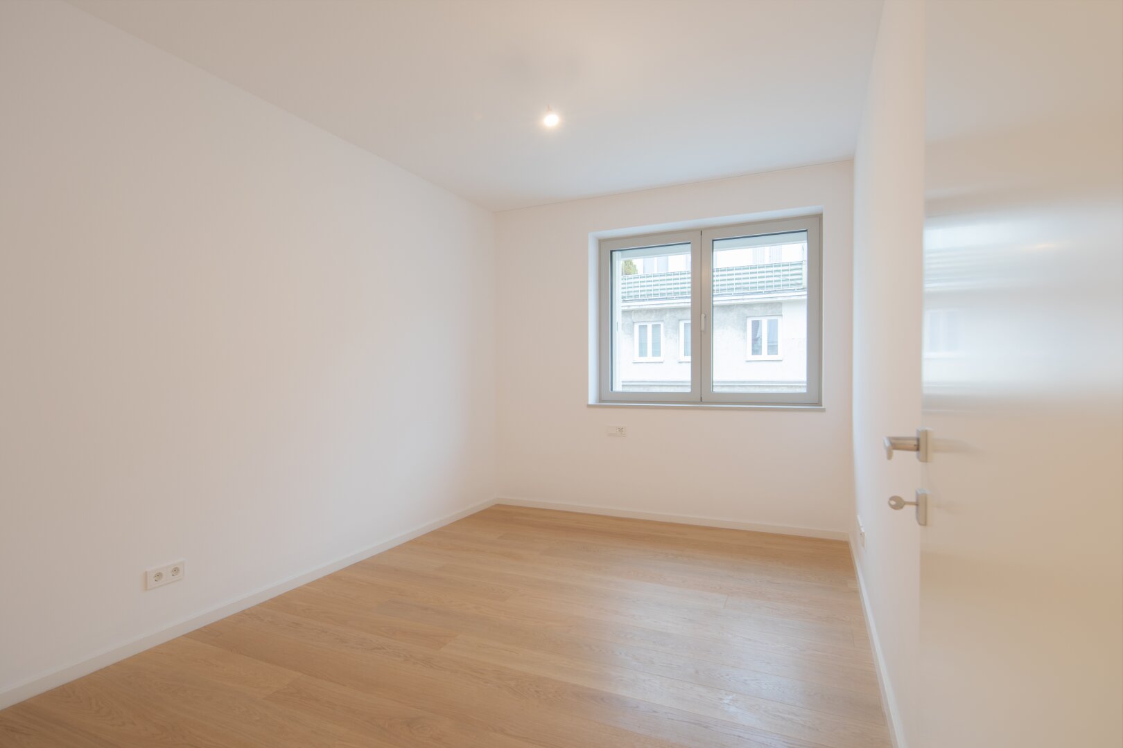 Urbaner Wohntraum über den Dächern Wiens – Stilvolle Dachgeschoß-Maisonette mit zwei Terrassen