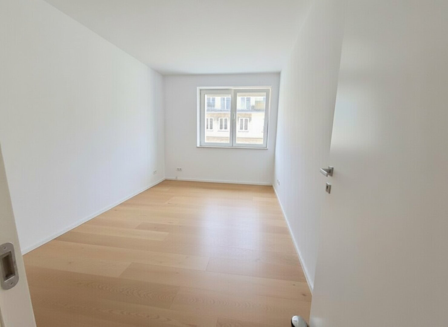 Urbaner Wohntraum über den Dächern Wiens – Stilvolle Dachgeschoß-Maisonette mit zwei Terrassen
