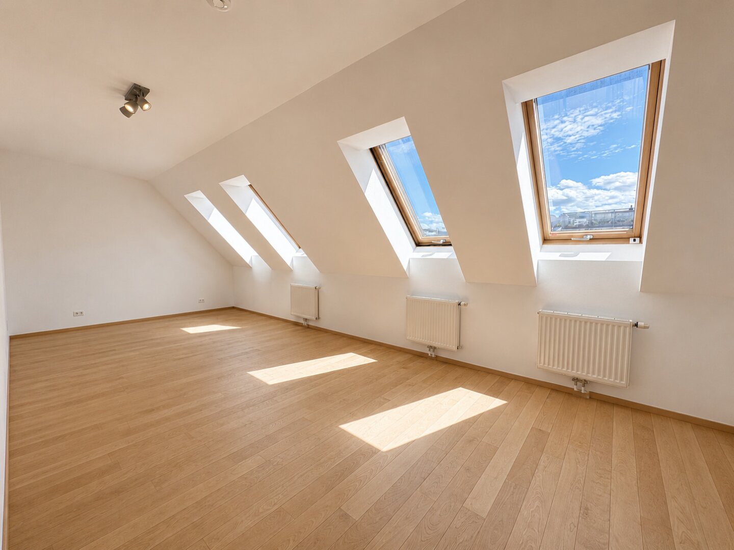 Traumhafte 4-Zimmer-Wohnung mit Dachterrasse beim Augarten