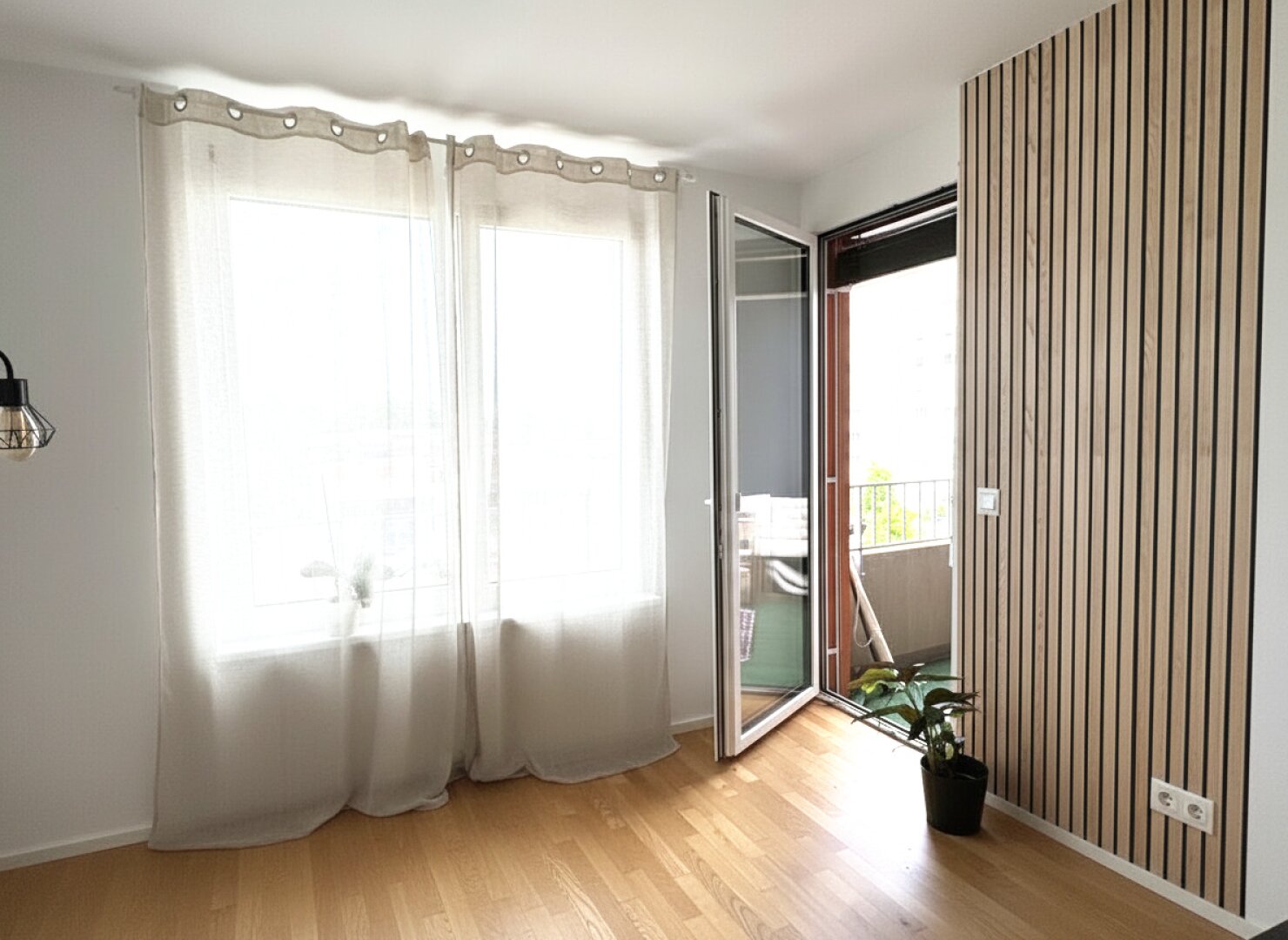 *Ab 01.09* Erstklassige 2 Zimmerwohnung mit Freifläche nahe Center West und Strassganger Bad