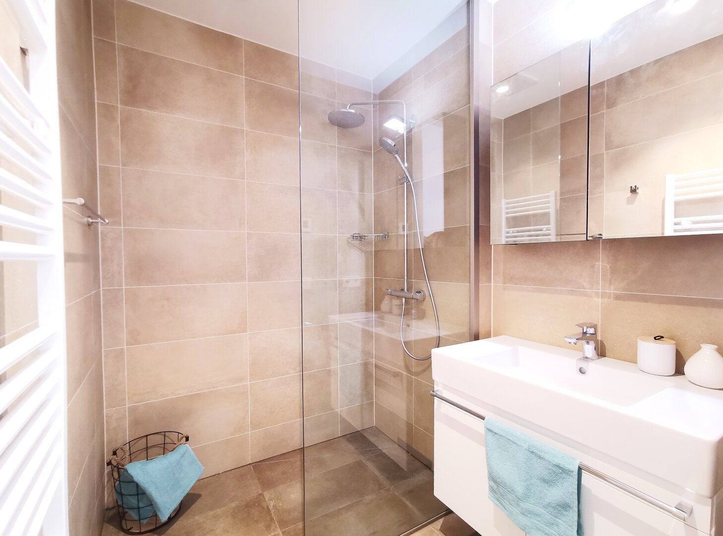 Hochwertige 2-Zimmerwohnung mit Loggia  im Diplomatenviertel beim Stadtpark!