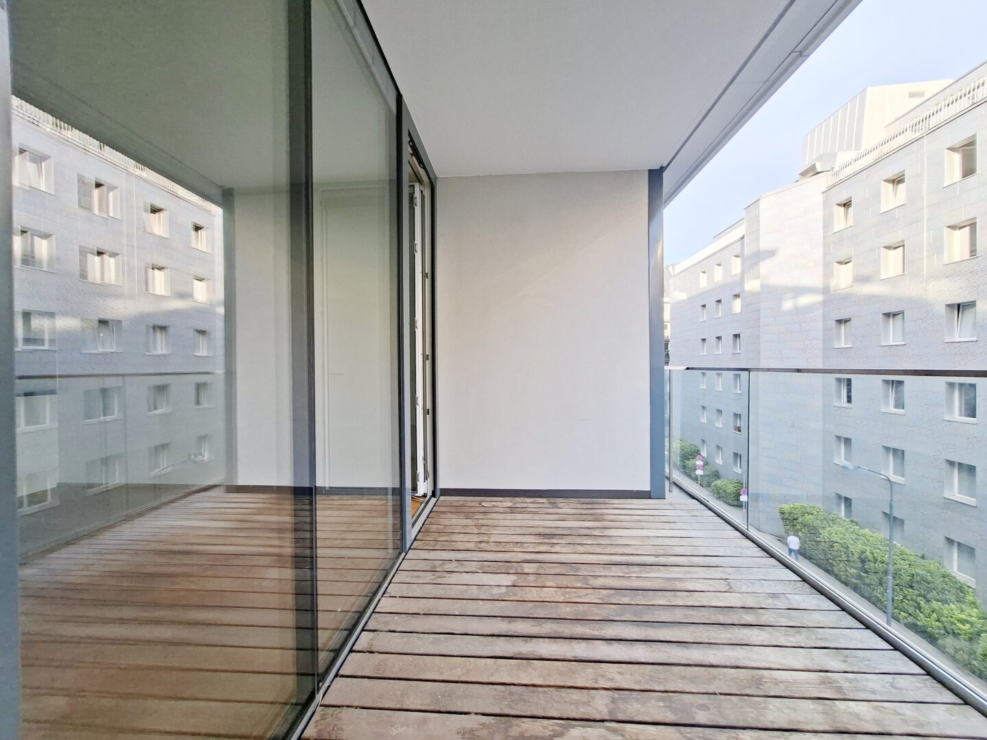 Hochwertige 2-Zimmerwohnung mit Loggia  im Diplomatenviertel beim Stadtpark!