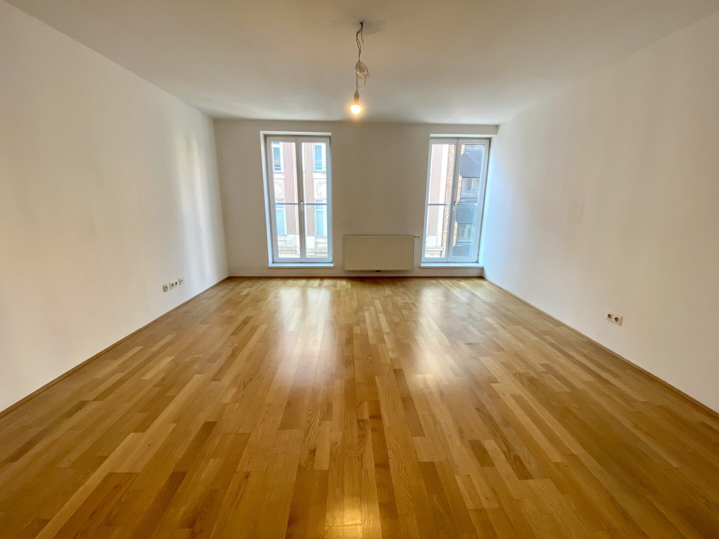 Schöne, großzügige 2 Zimmer-Altbauwohnung im 7. Bezirk