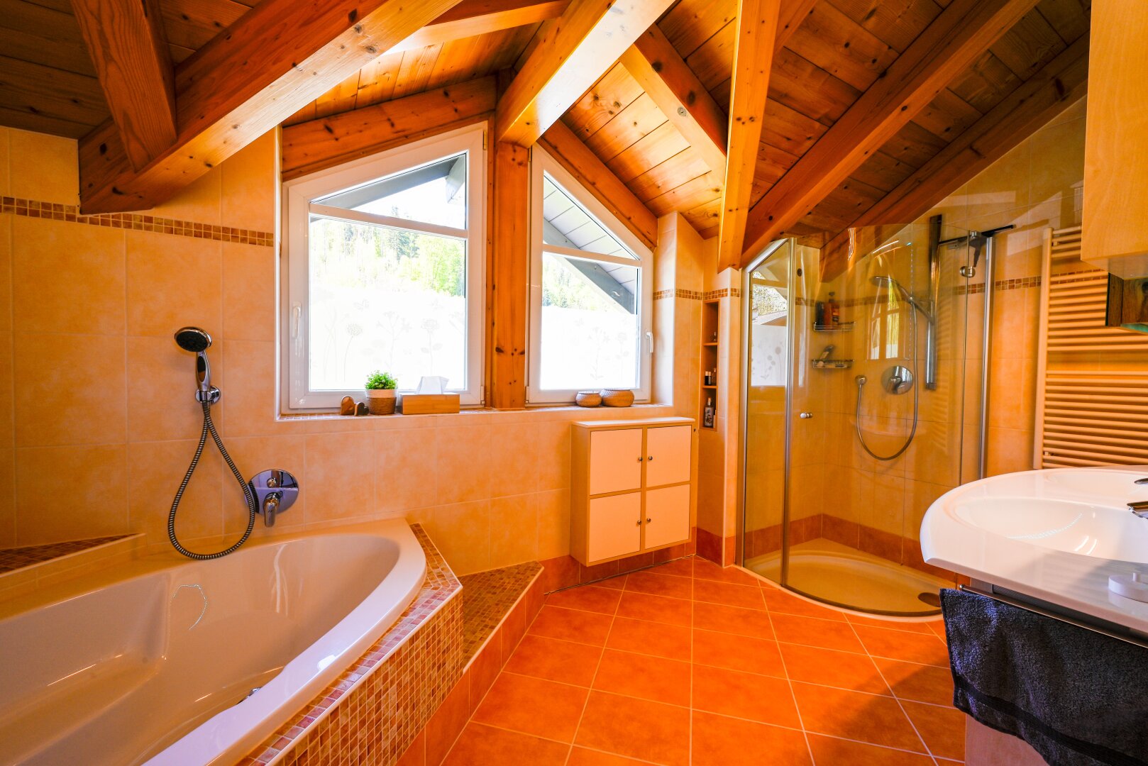 Ihr Logenplatz in Angath: 170 m² Wohntraum mit Salzwasserpool und Bergpanorama