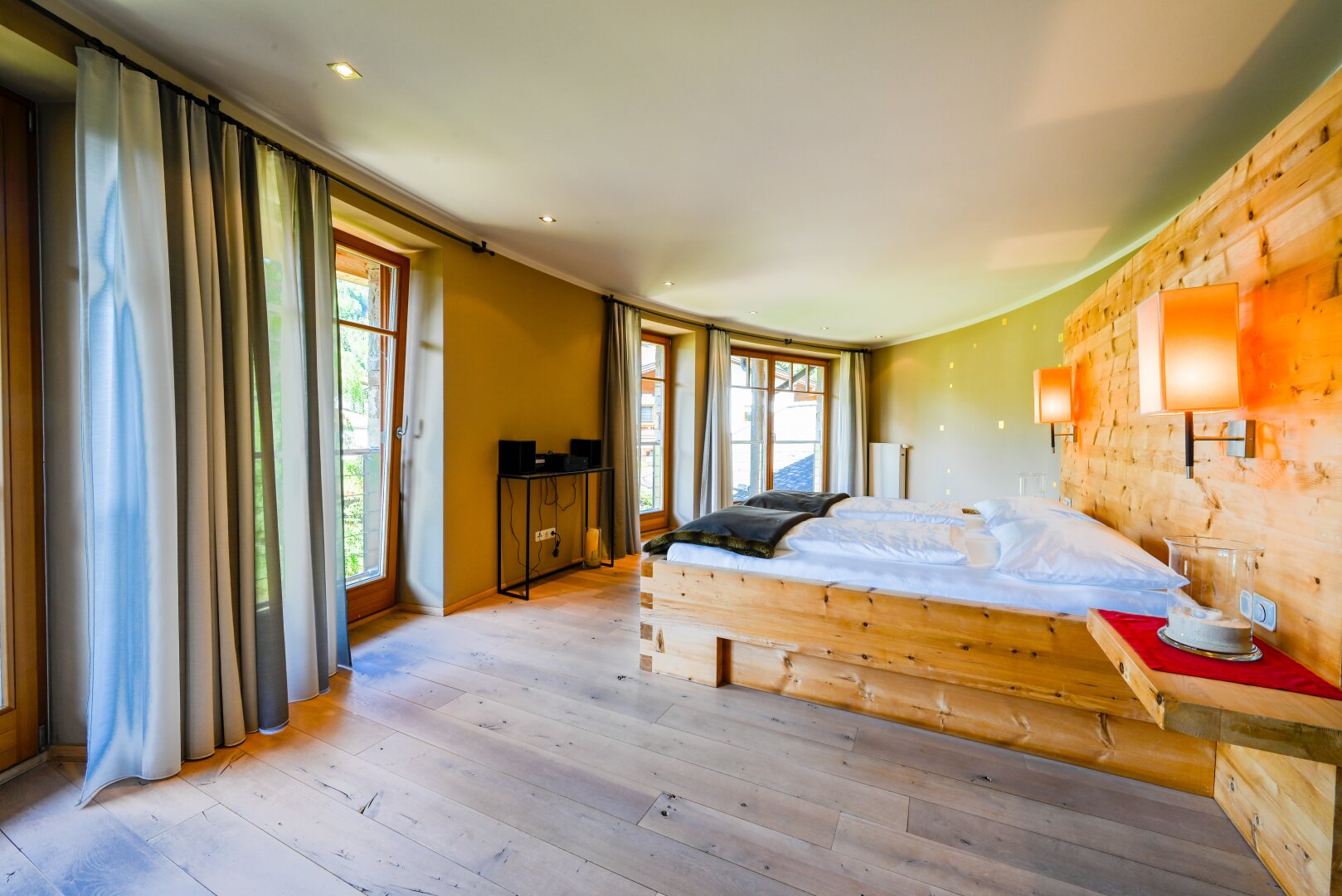 Ikonische Villa in privilegierter Ruhelage – 300 m² exklusiver Wohnkultur auf 1.000 m² Privatgrund