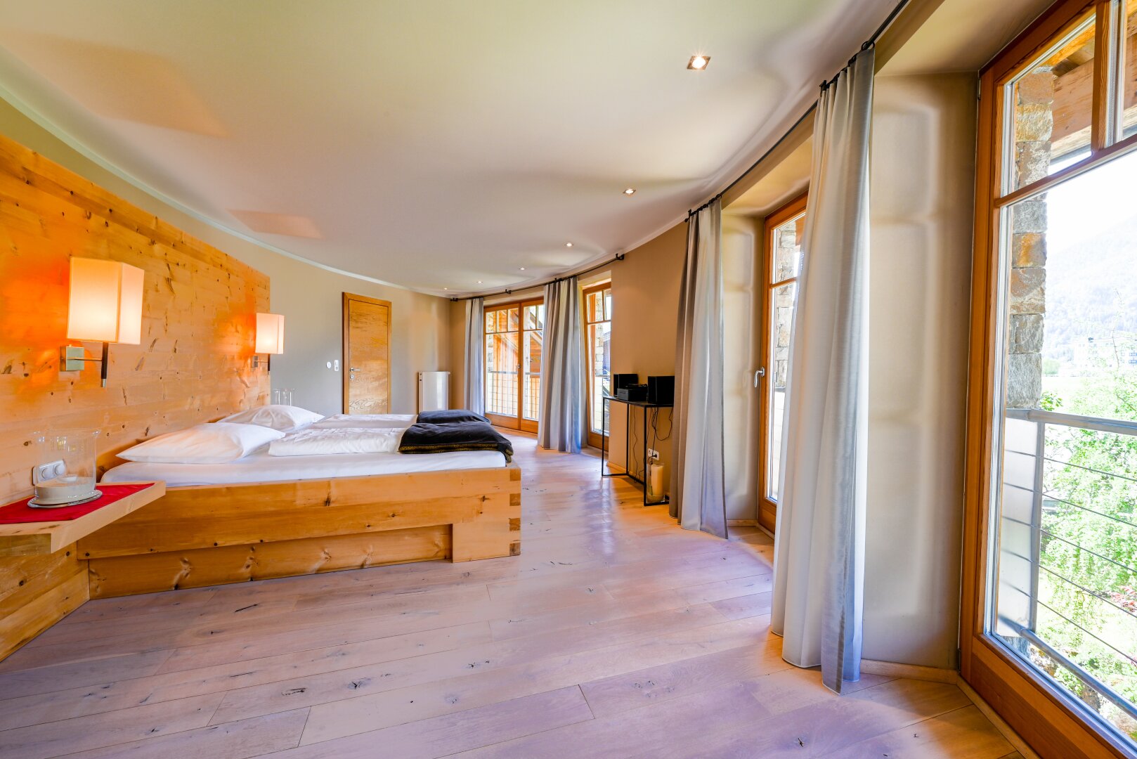 Ikonische Villa in privilegierter Ruhelage – 300 m² exklusiver Wohnkultur auf 1.000 m² Privatgrund