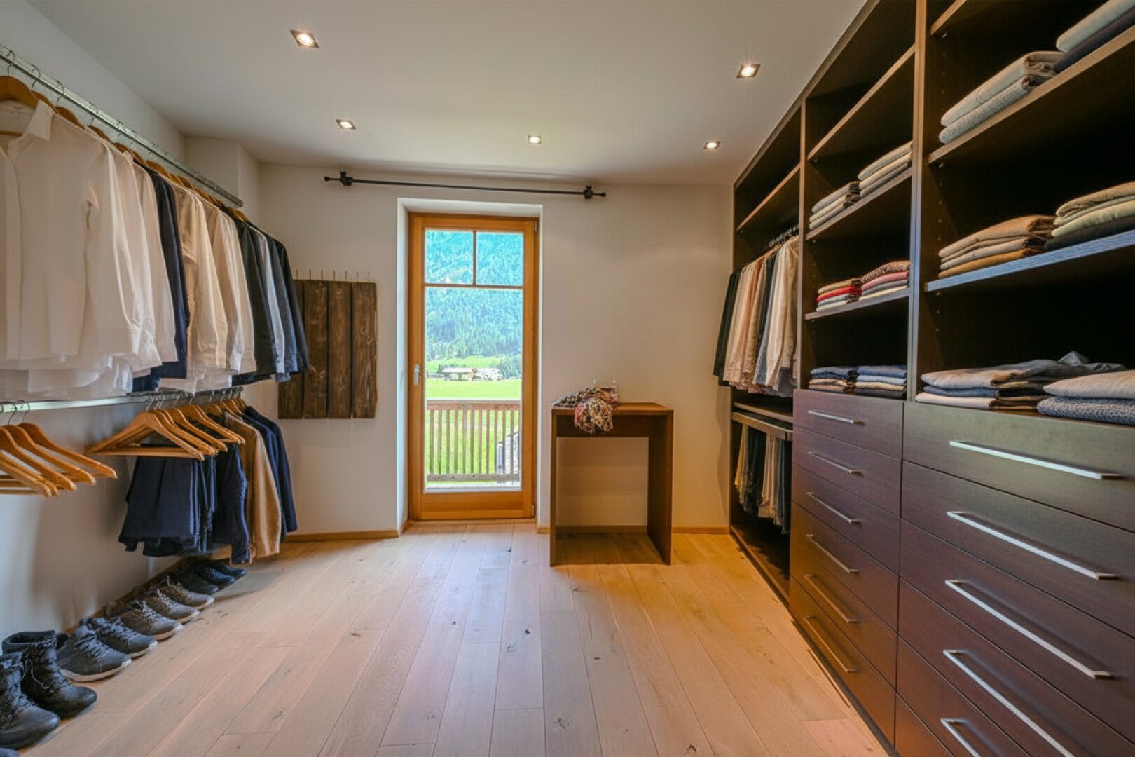 Ikonische Villa in privilegierter Ruhelage – 300 m² exklusiver Wohnkultur auf 1.000 m² Privatgrund