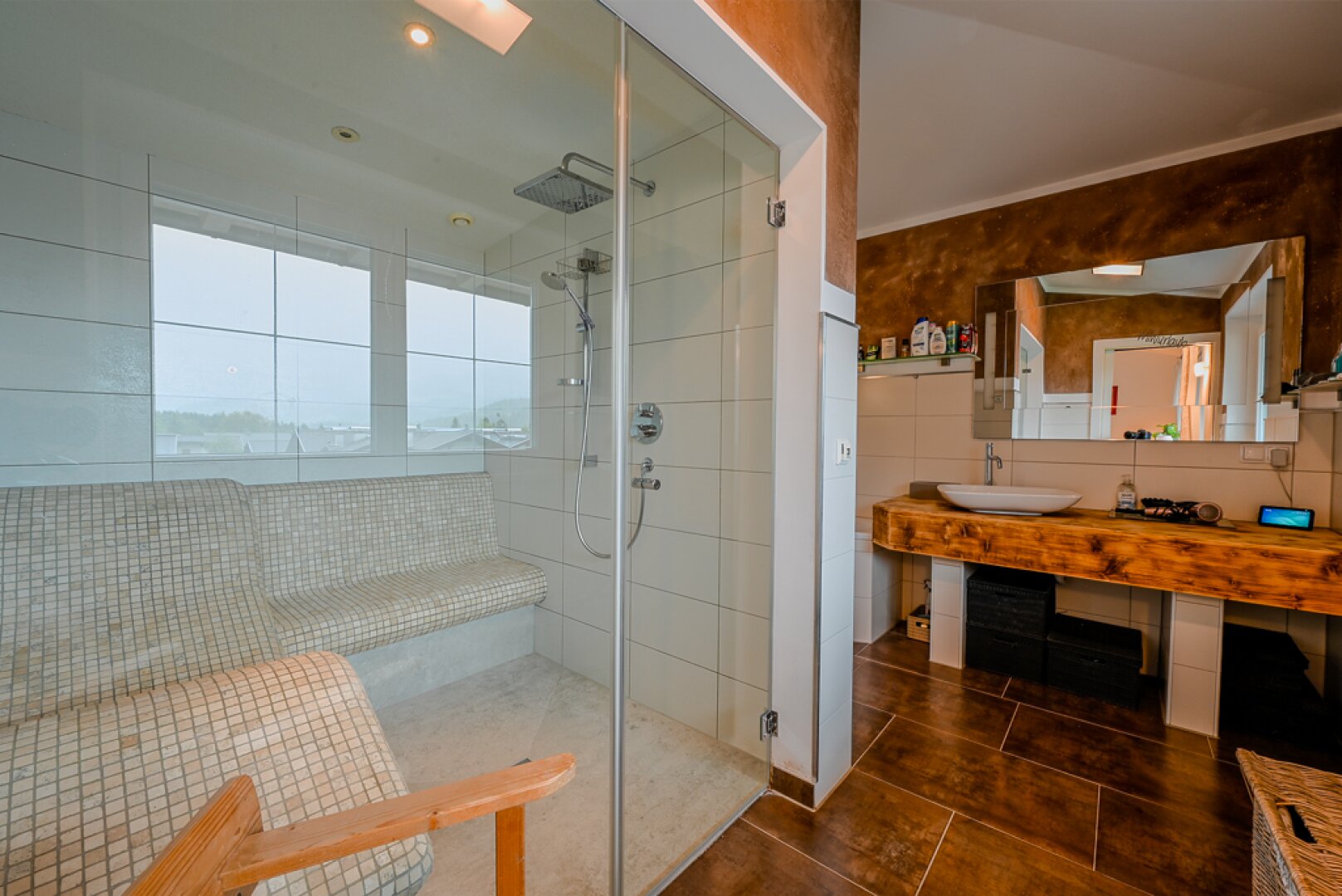 Großzügige 2-Zimmer Penthouse-Eigentumswohnung mit geschmackvollem Wellnessbereich