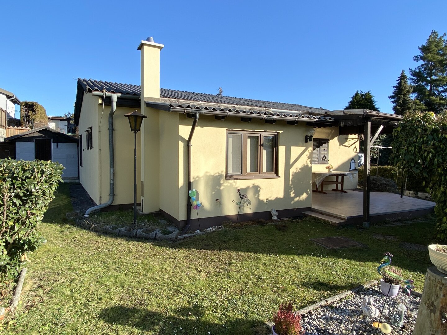 "die Badesaison genießen"  Pachtgrund mit Bungalow mit großem Garten und Pool in der Feriensiedlung beim Badeteich Steinbrunn