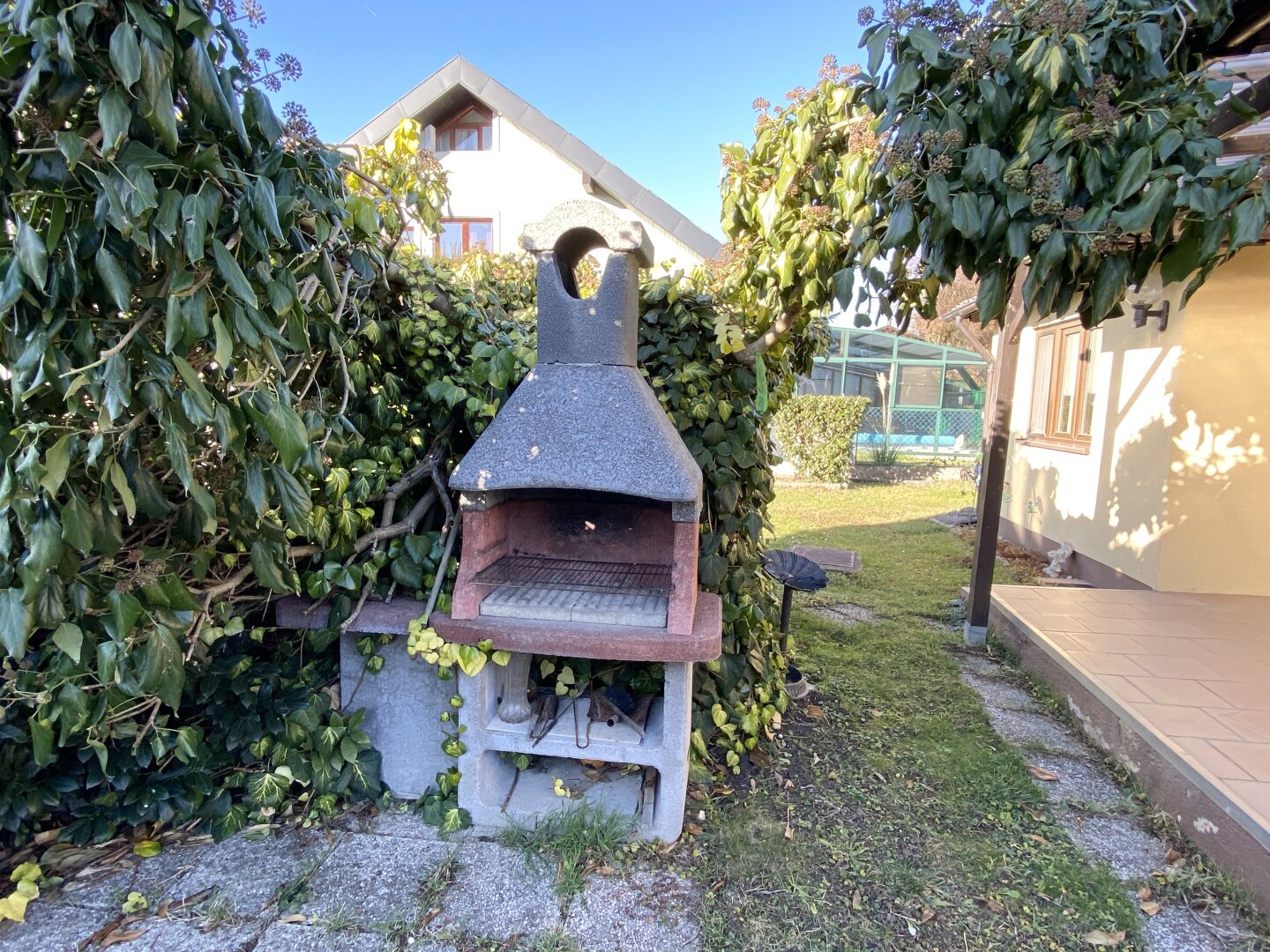 "die Badesaison genießen"  Pachtgrund mit Bungalow mit großem Garten und Pool in der Feriensiedlung beim Badeteich Steinbrunn