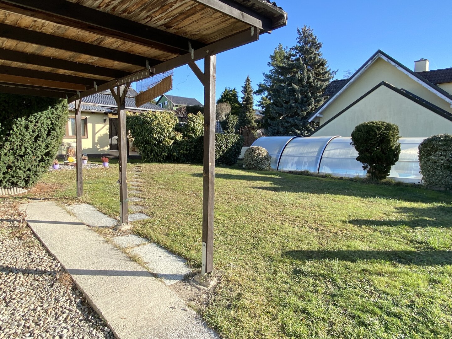 "die Badesaison genießen"  Pachtgrund mit Bungalow mit großem Garten und Pool in der Feriensiedlung beim Badeteich Steinbrunn