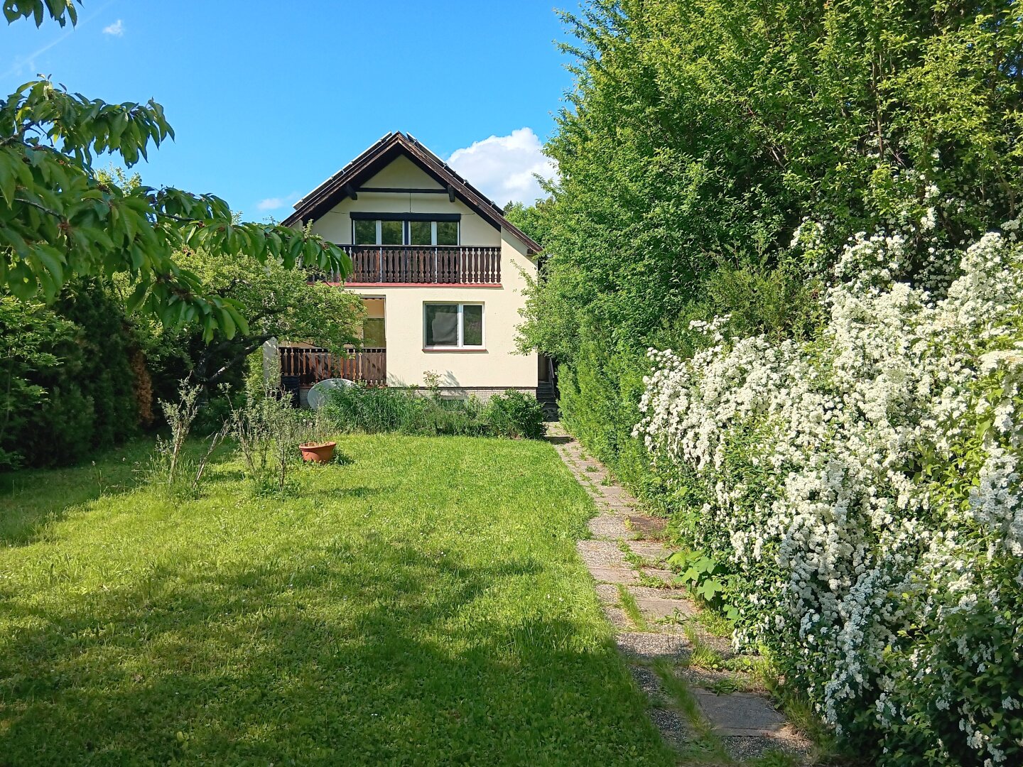 Gepflegtes Einfamilienhaus mit großem Garten, Carport,  inkl. Luft-/Wasserwärmepumpe, Photovoltaik und Solarenergie