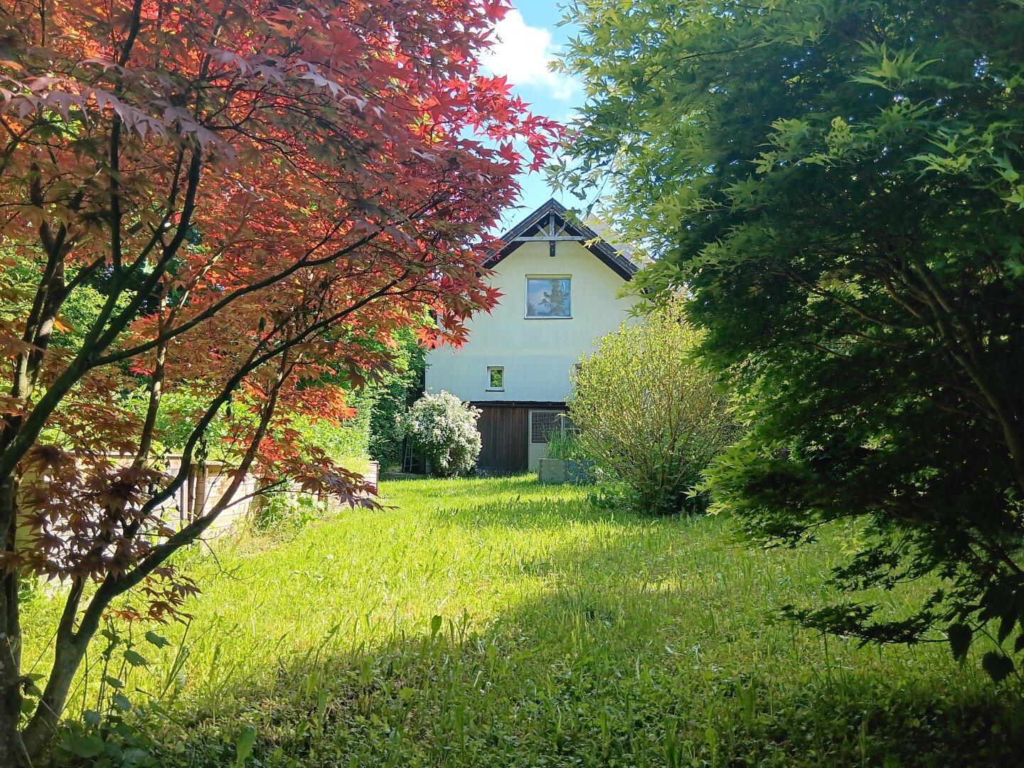 Gepflegtes Einfamilienhaus mit großem Garten, Carport,  inkl. Luft-/Wasserwärmepumpe, Photovoltaik und Solarenergie
