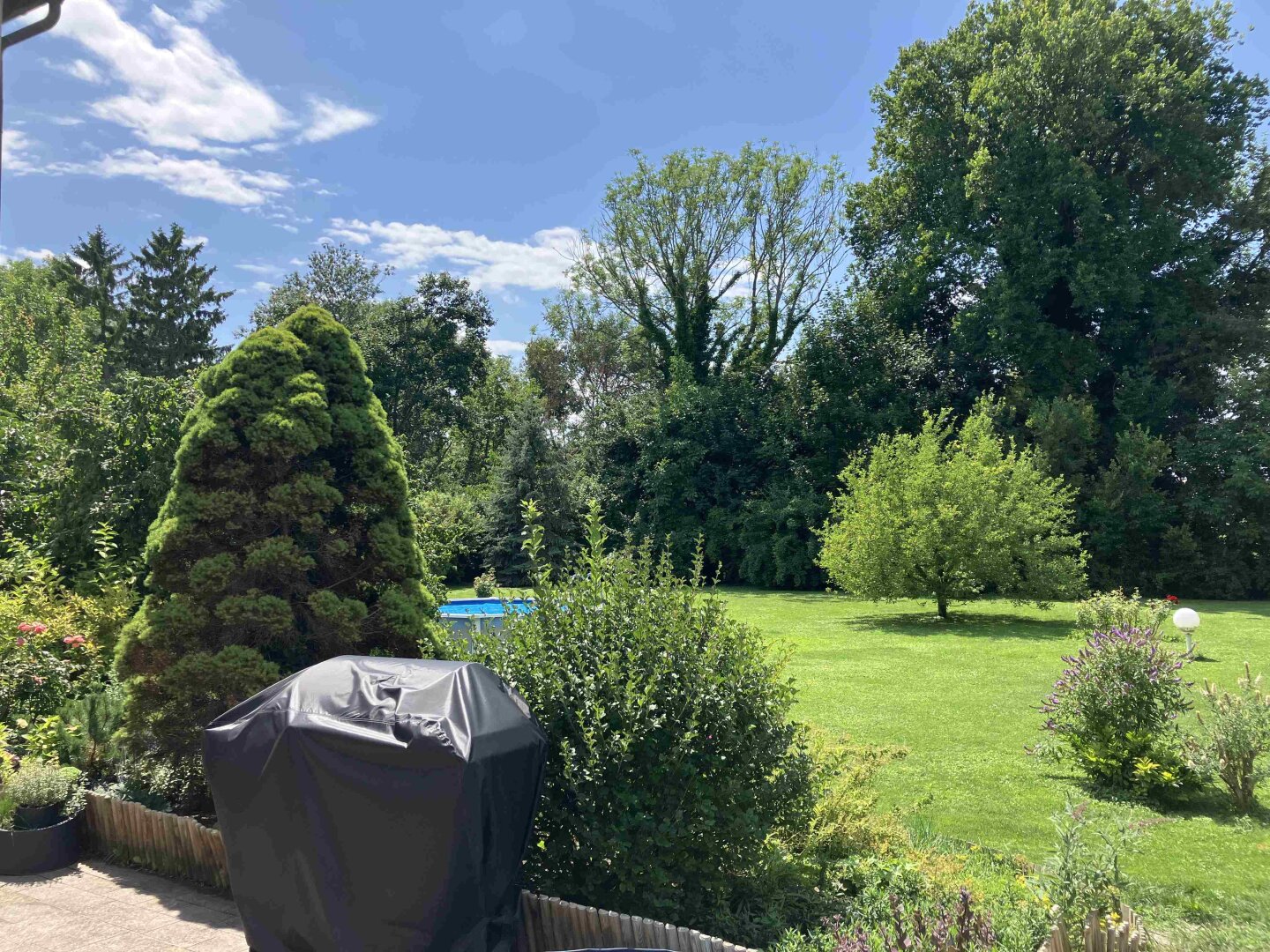 Gartenansicht von der Terrasse