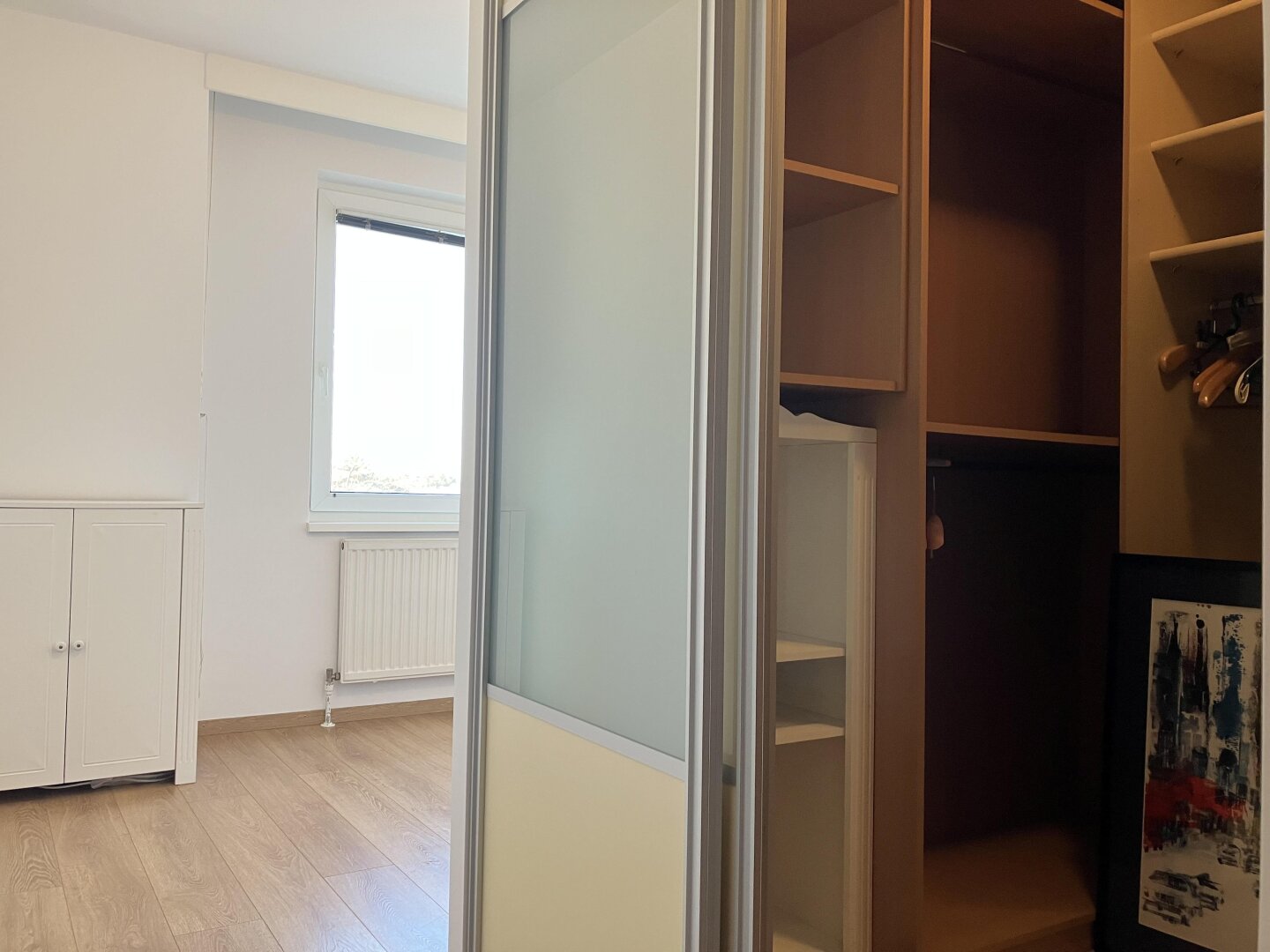 Schlafzimmer mit Schrankraum