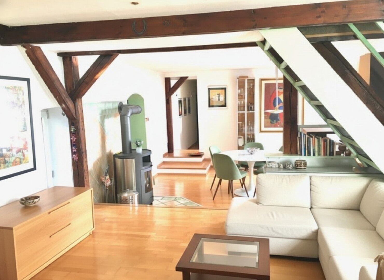 Gemütliche 3 Zimmer-Loftwohnung im Dachgeschoss perfekt für Künstler, Single, Paare und kleine Familie