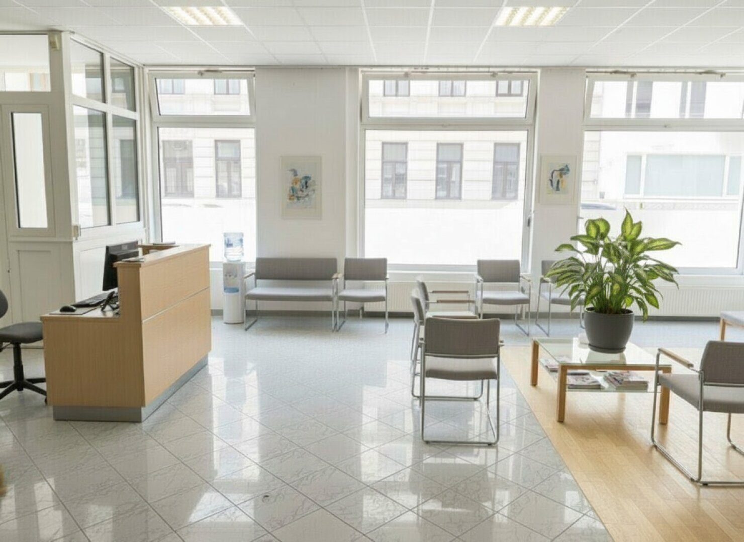 Ordination, Praxis, Geschäftslokal, Büro, Therapie- und Fitness Studio in bester Lage mit voll ausgestatteter 55m² Wohnung und 2 TG Plätze