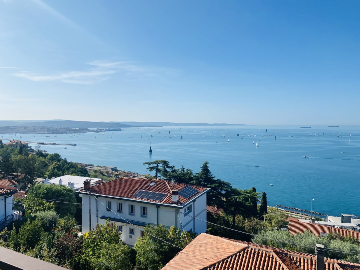 VILLA MIT MEERBLICK