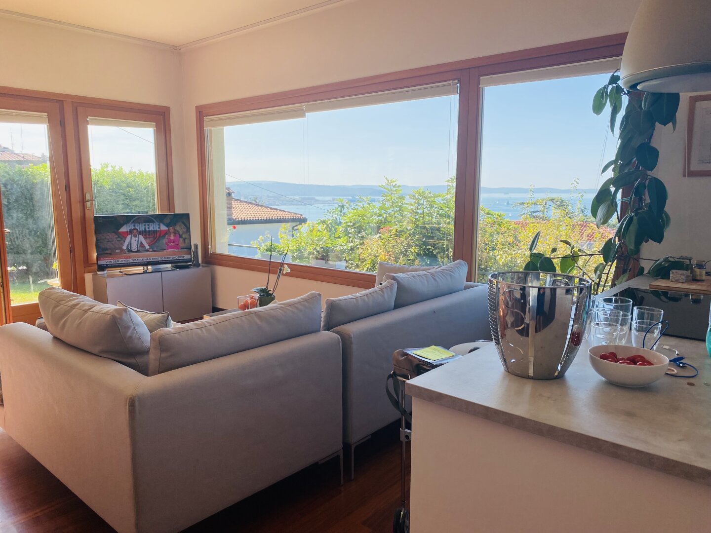 VILLA MIT MEERBLICK