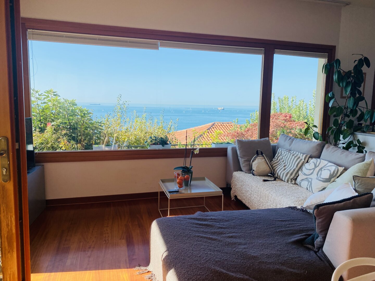 VILLA MIT MEERBLICK