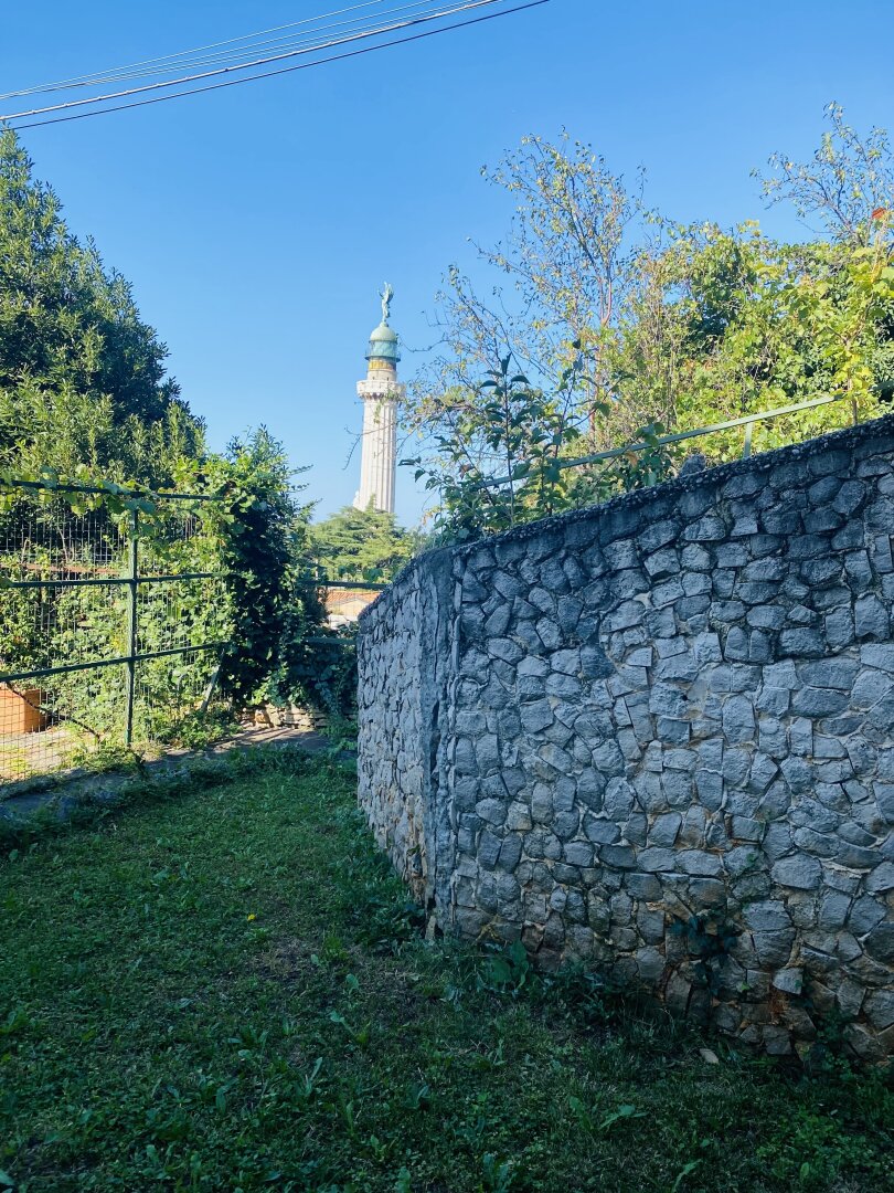 VILLA MIT MEERBLICK