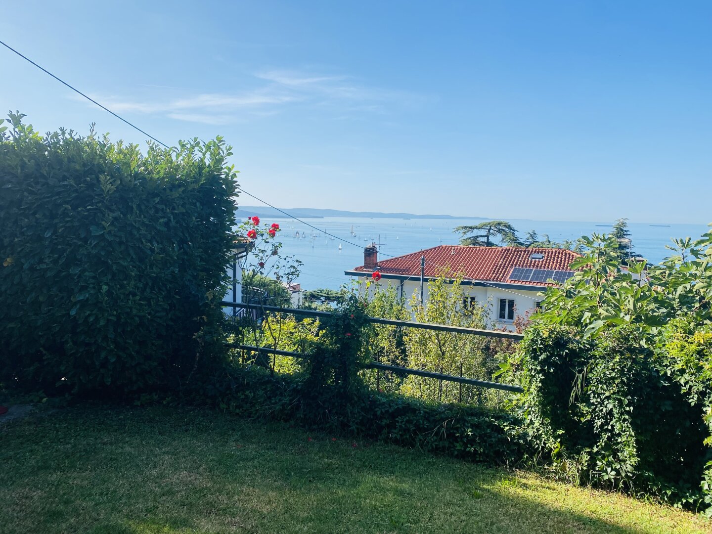 VILLA MIT MEERBLICK