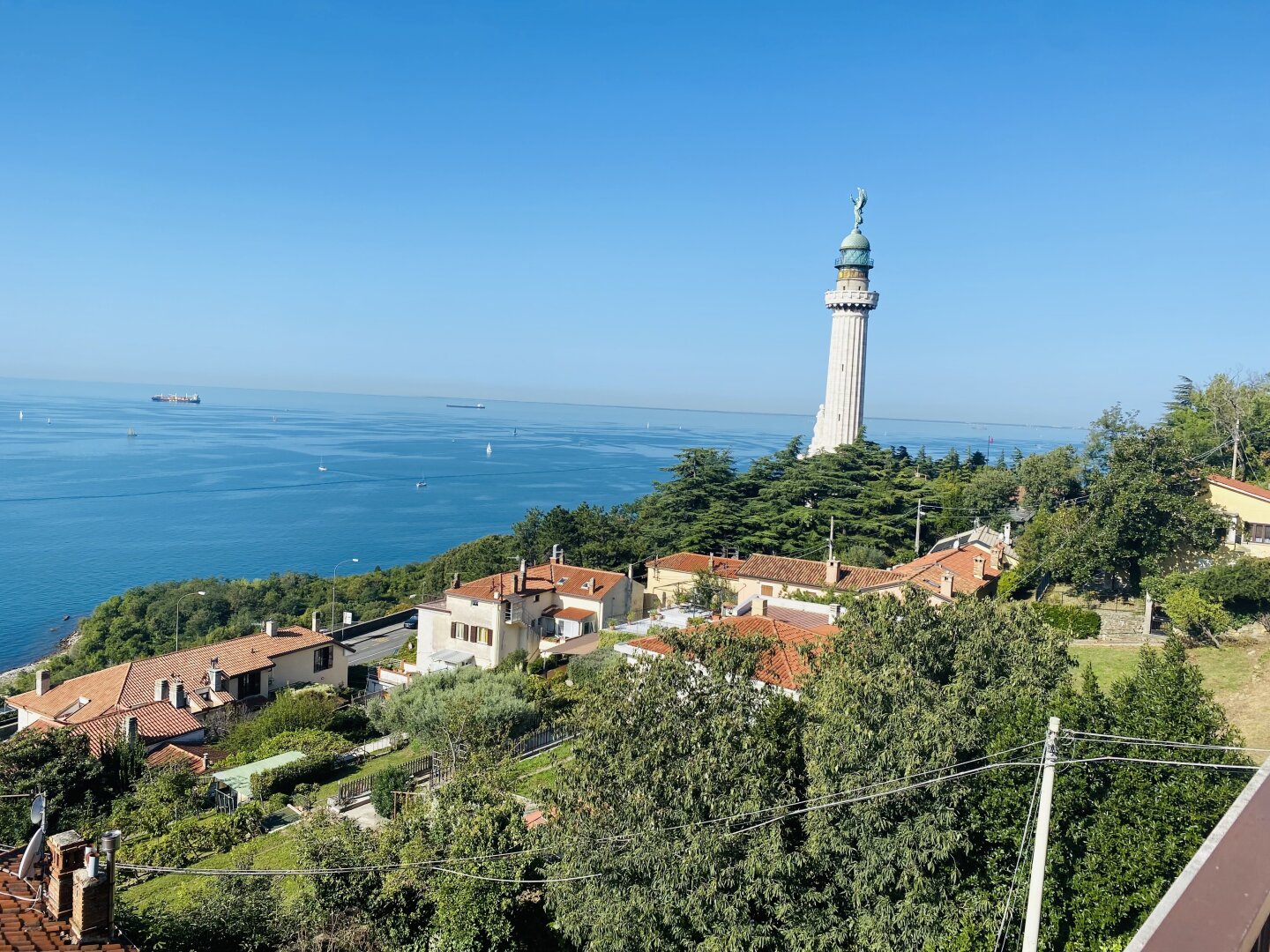 VILLA MIT MEERBLICK
