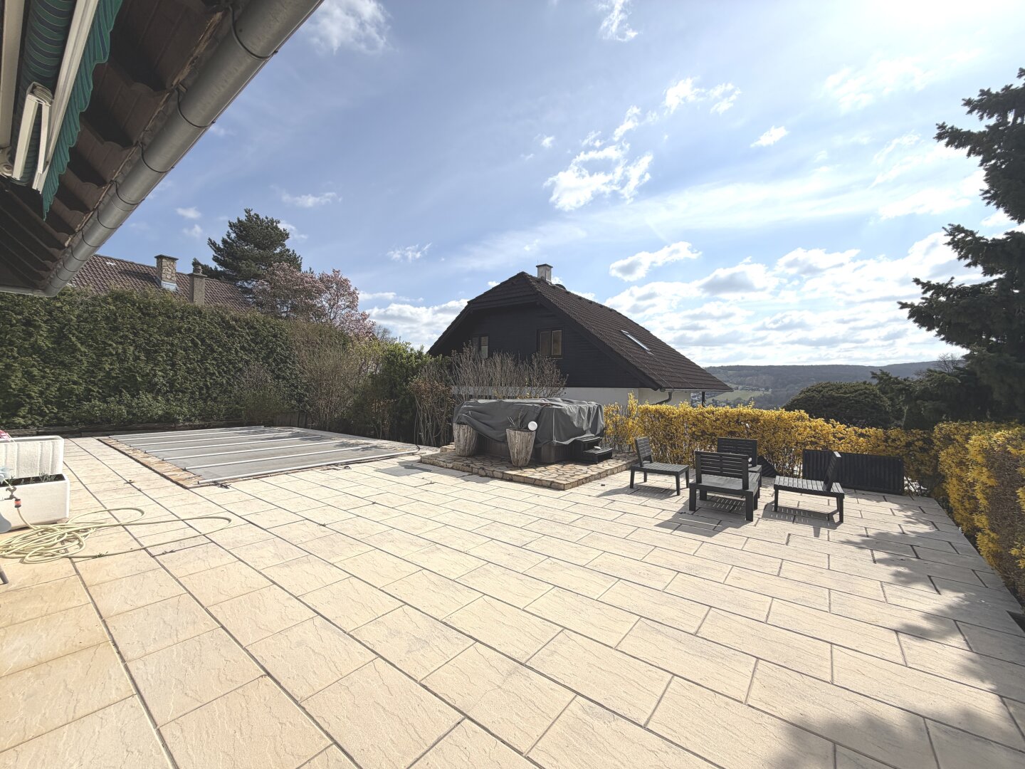 Top Einfamilienhaus in Klosterneuburg – 6 Zimmer - Terrasse - Garage -Pool