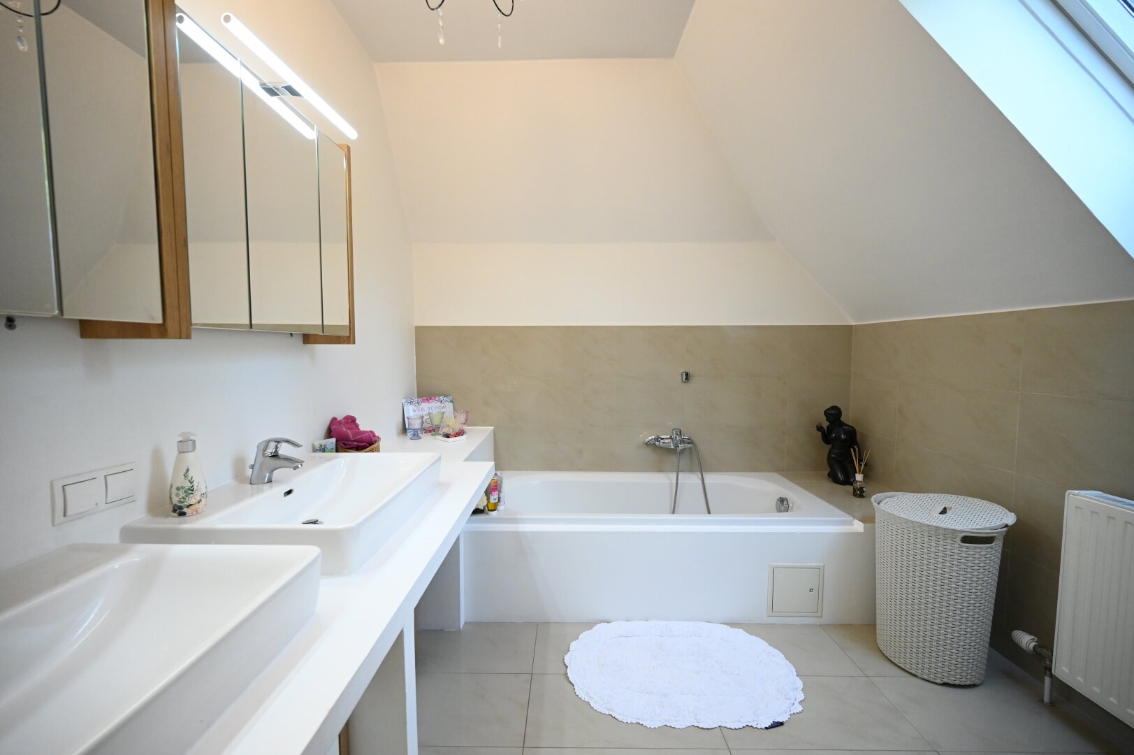 Top Einfamilienhaus in Klosterneuburg – 6 Zimmer - Terrasse - Garage -Pool