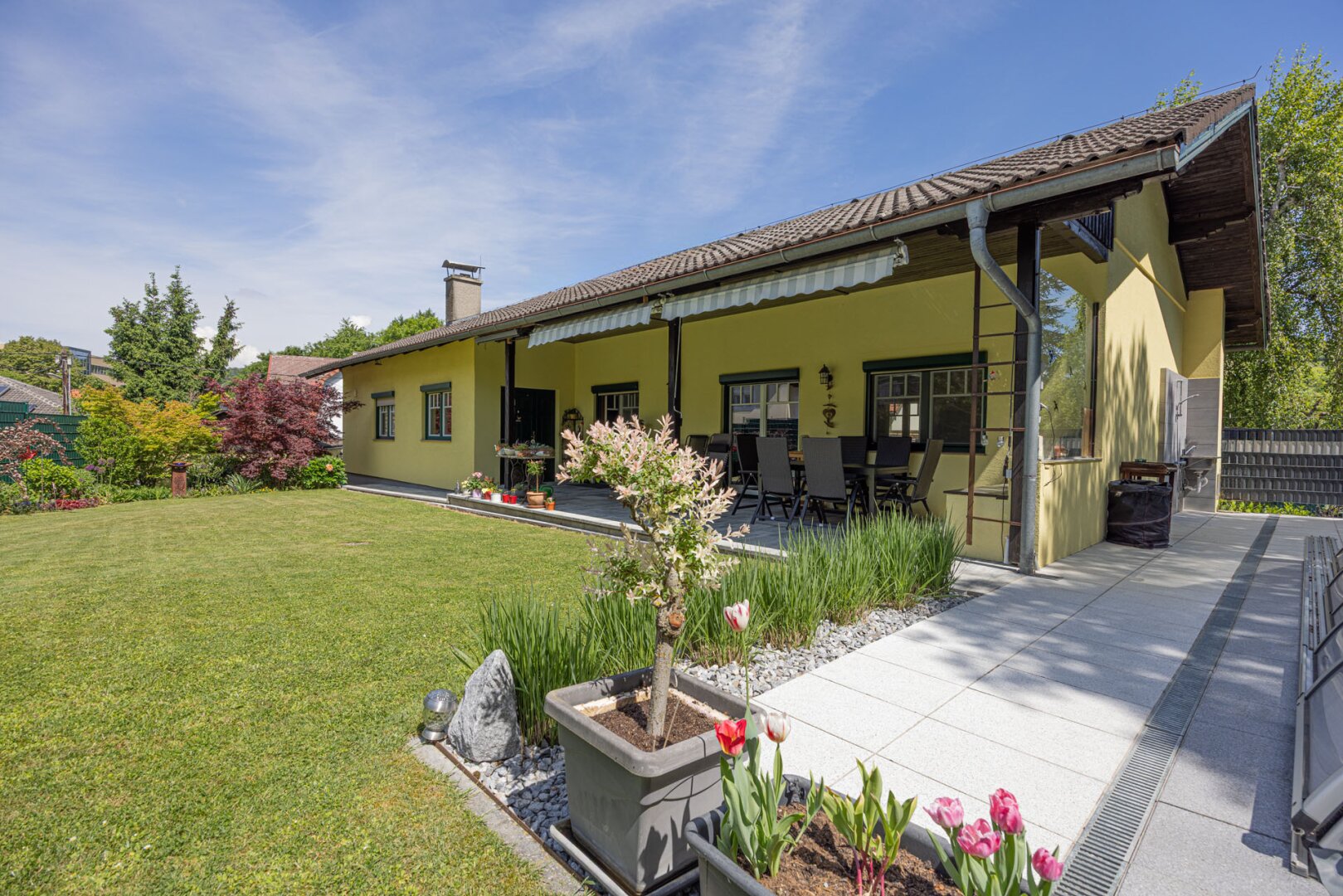 Top gepflegtes EFH mit Swimmingpool, Sauna und Traumgarten