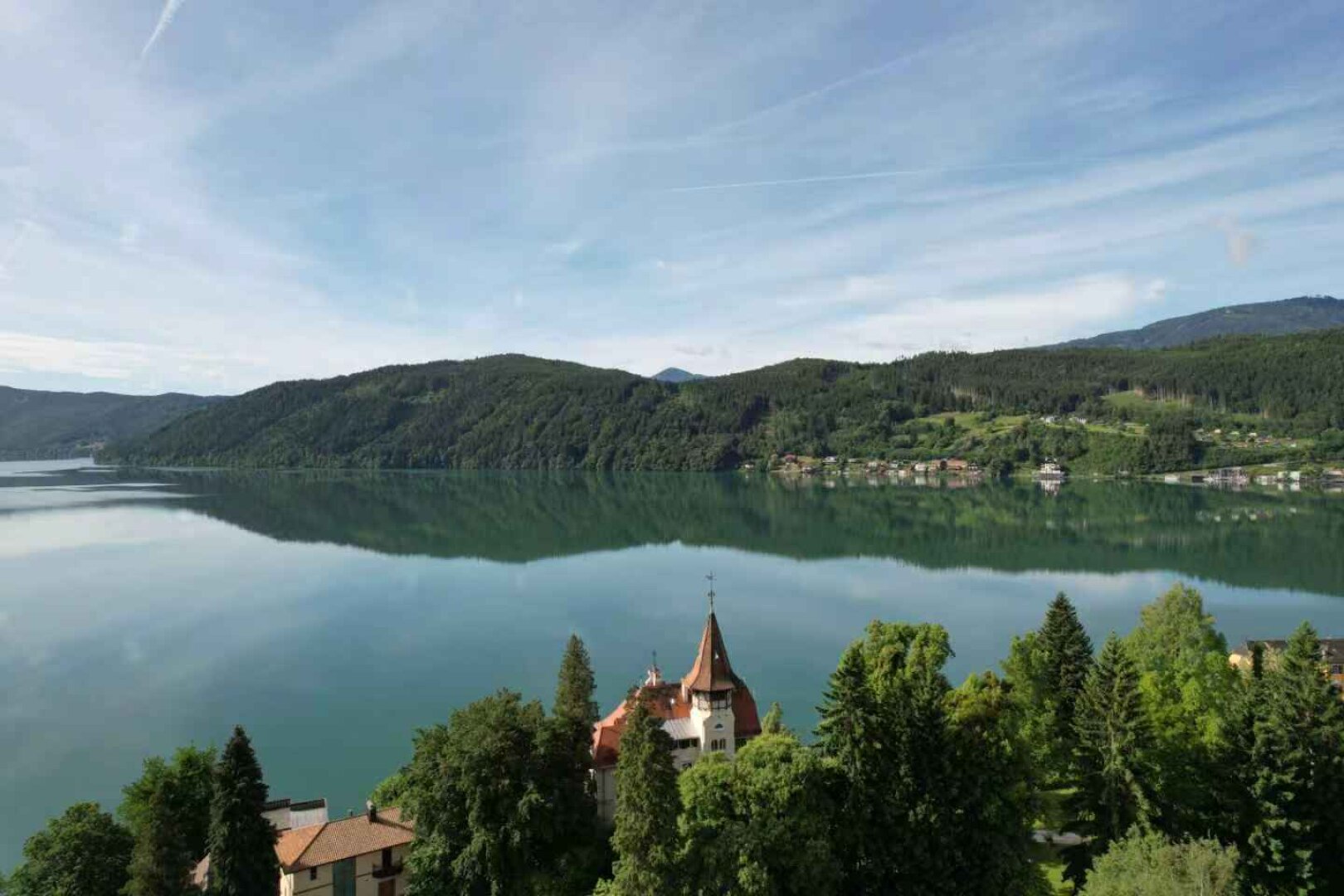 4-Sterne-Hotel am Millstätter See zu verkaufen – Seeblick & Entwicklungspotenzial