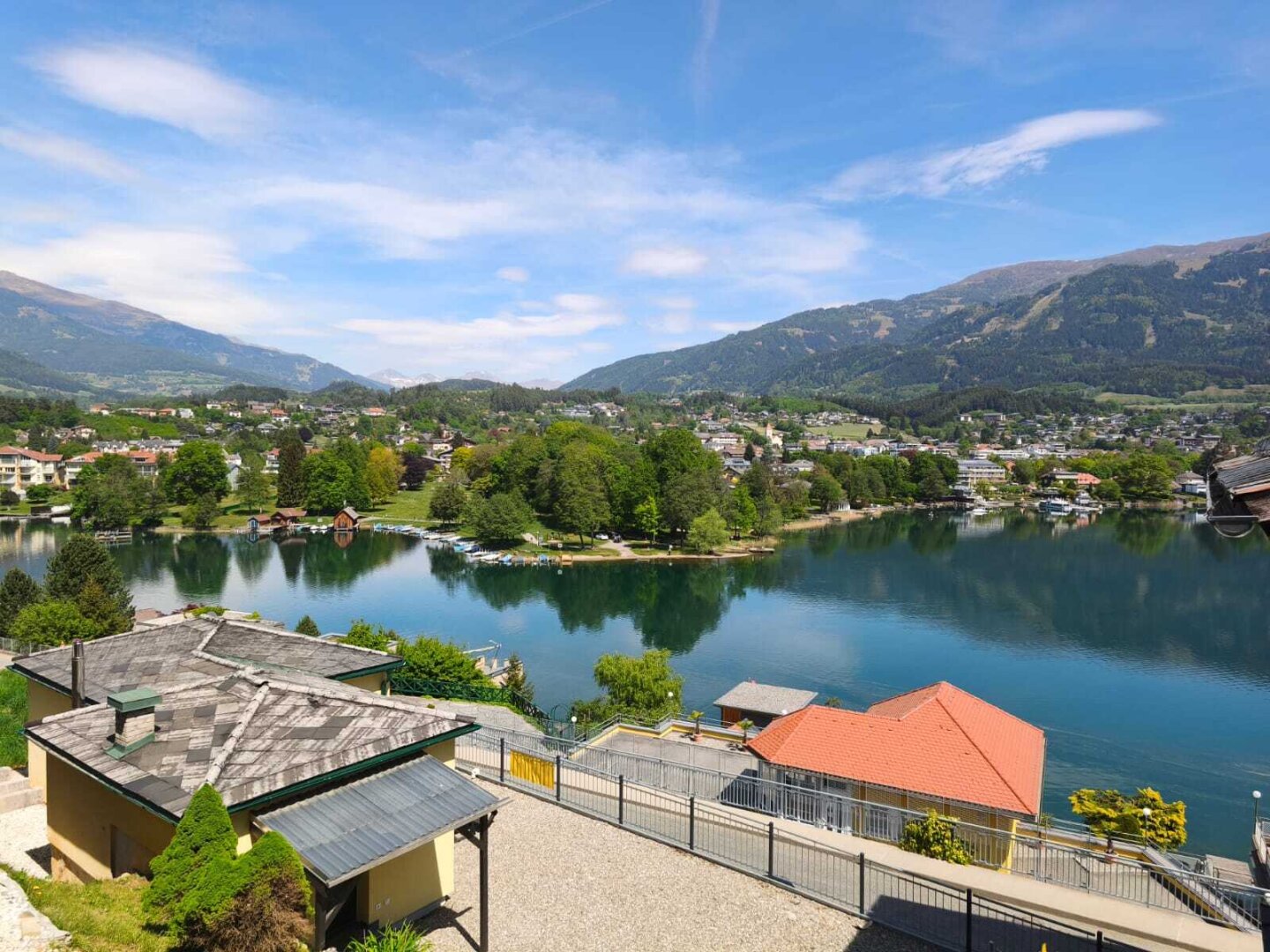 Außergewöhnliches Baugrundstück in Seeboden – unverbaubarer Seeblick, nur ca. 50 m zum Millstätter See