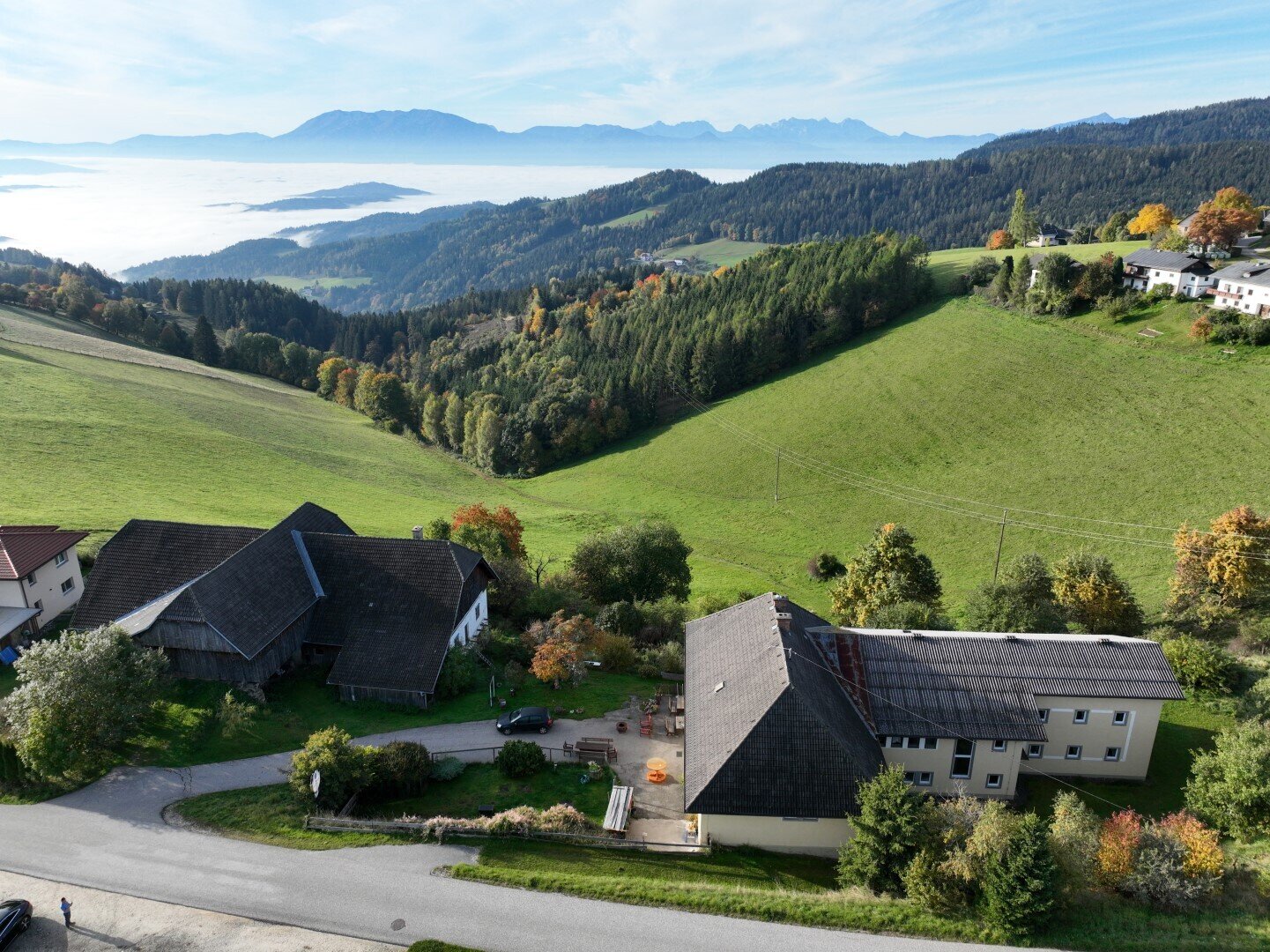Komplett ausgestattetes Gästehaus mit 9 Zimmern, privater Wohnung, Restaurant samt moderner Gastroküche und zusätzlichem Nebengebäude!